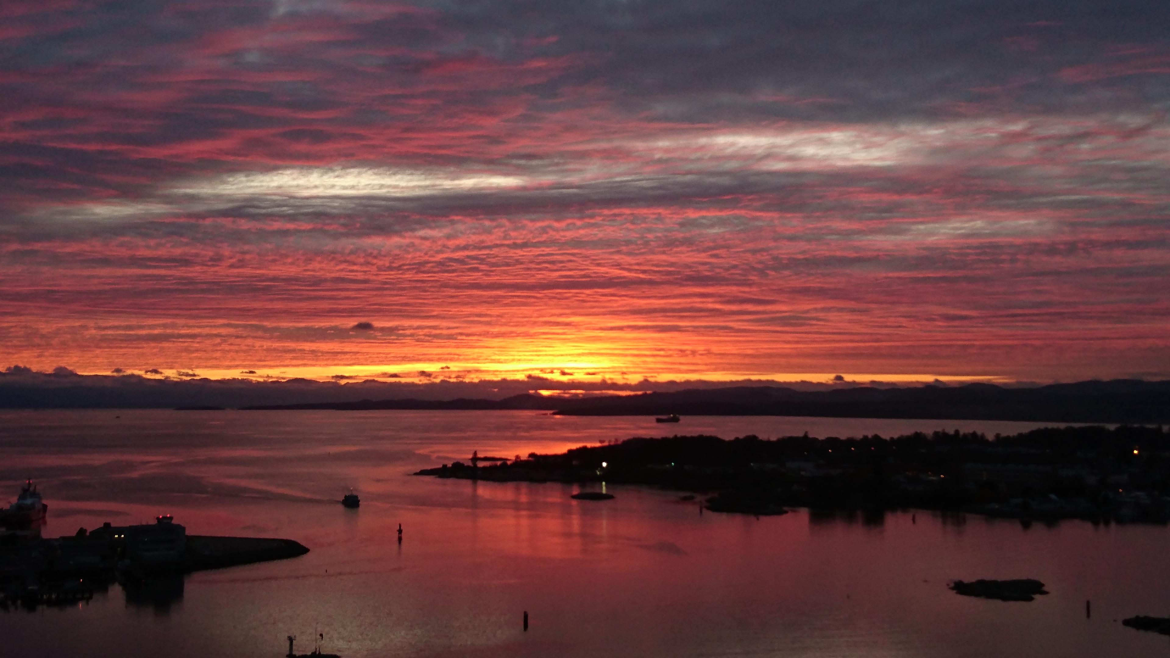 December sunset, Victoria BC (OC), r