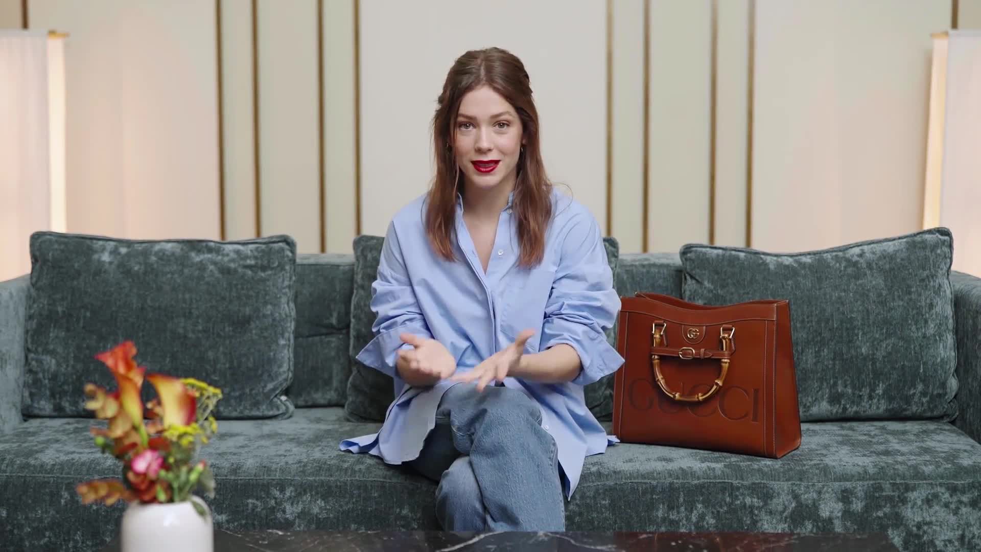 qué lleva en el bolso una actriz de
