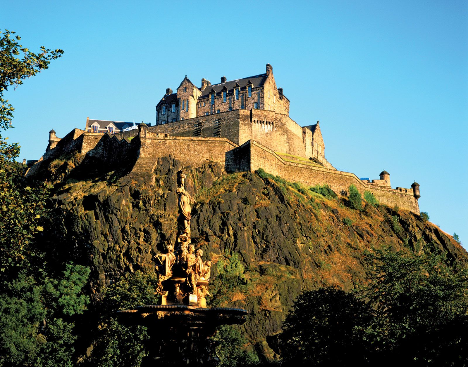 Edinburgh Castle. History, Map