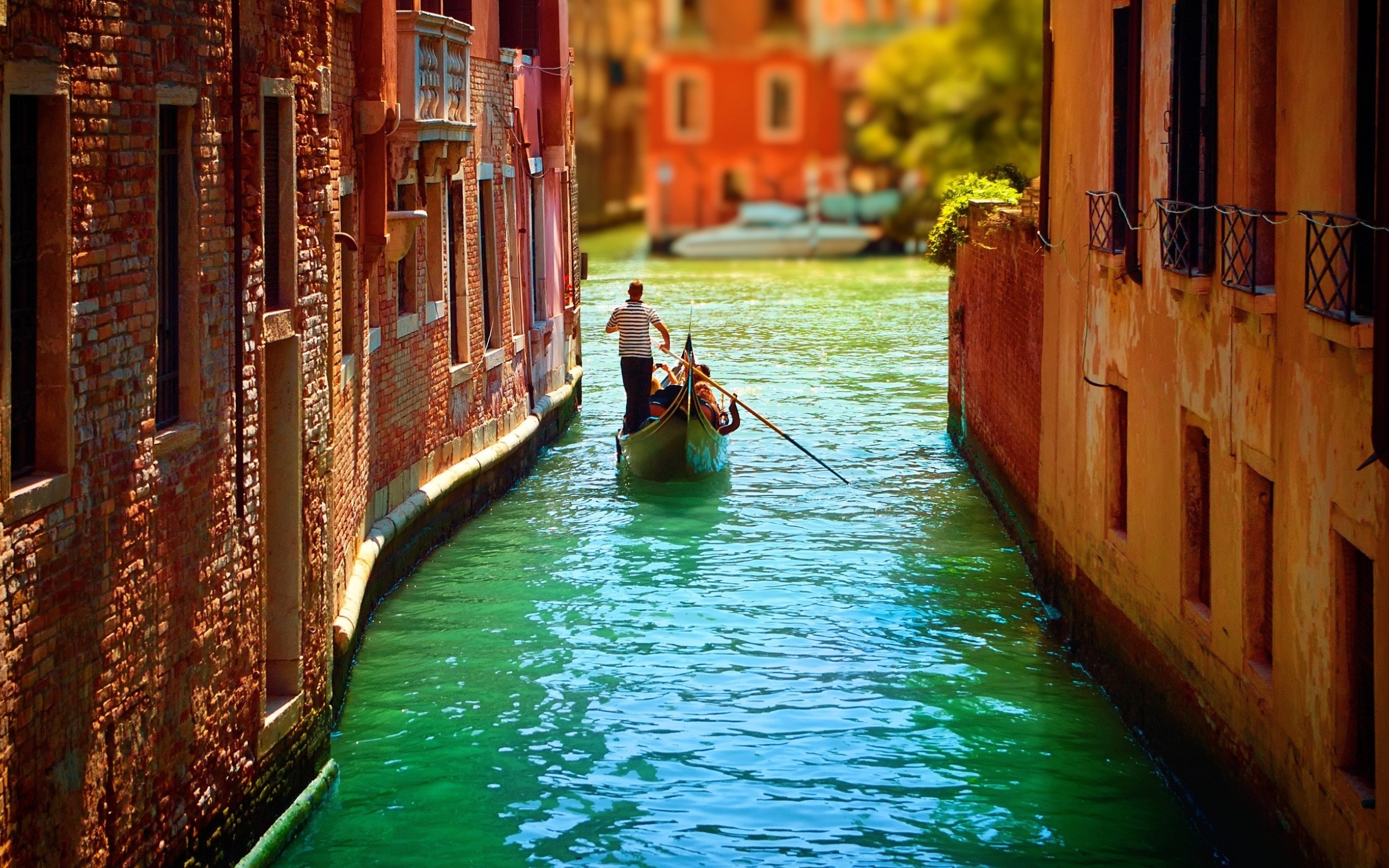 Venice Canal Gondola: A Stunning HD