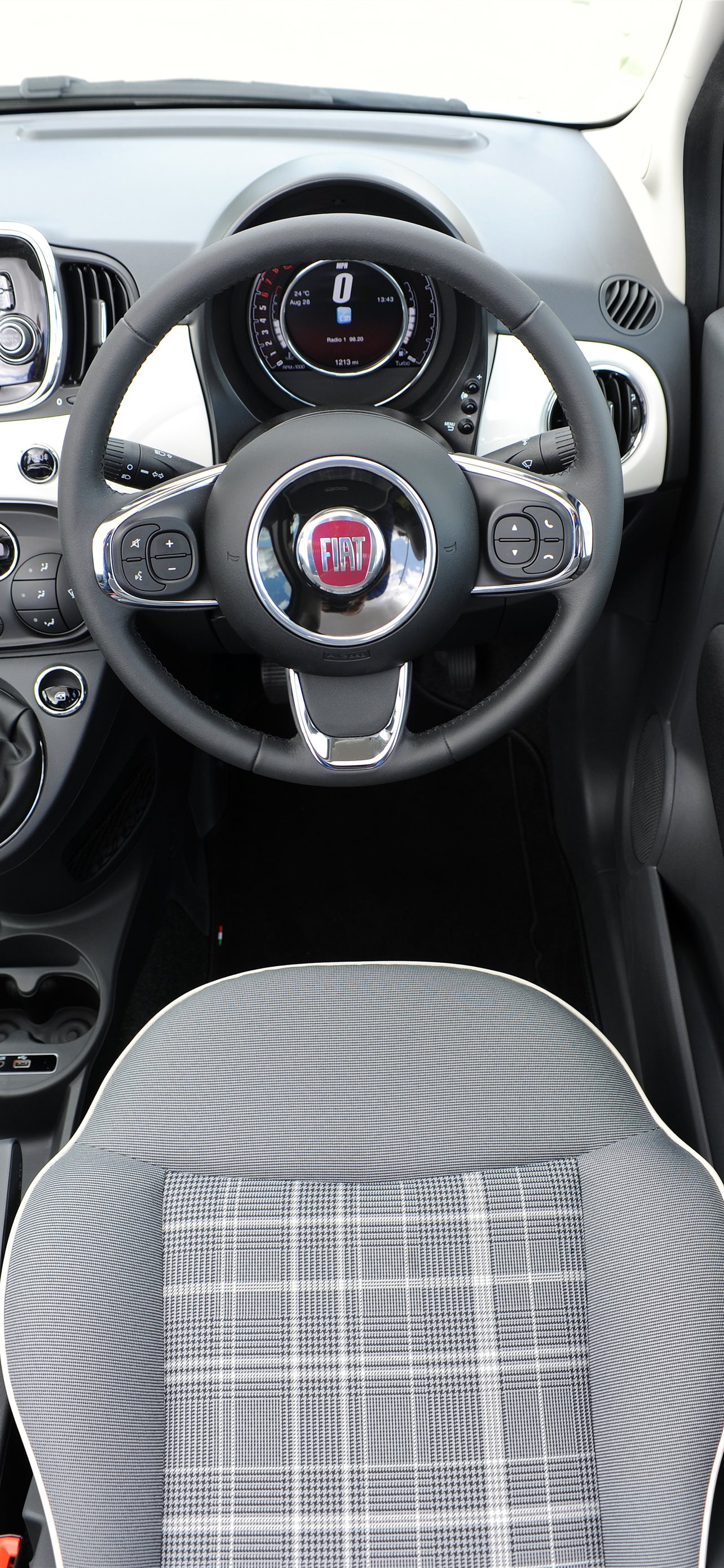 Best Fiat 500 iPhone HD Wallpaper