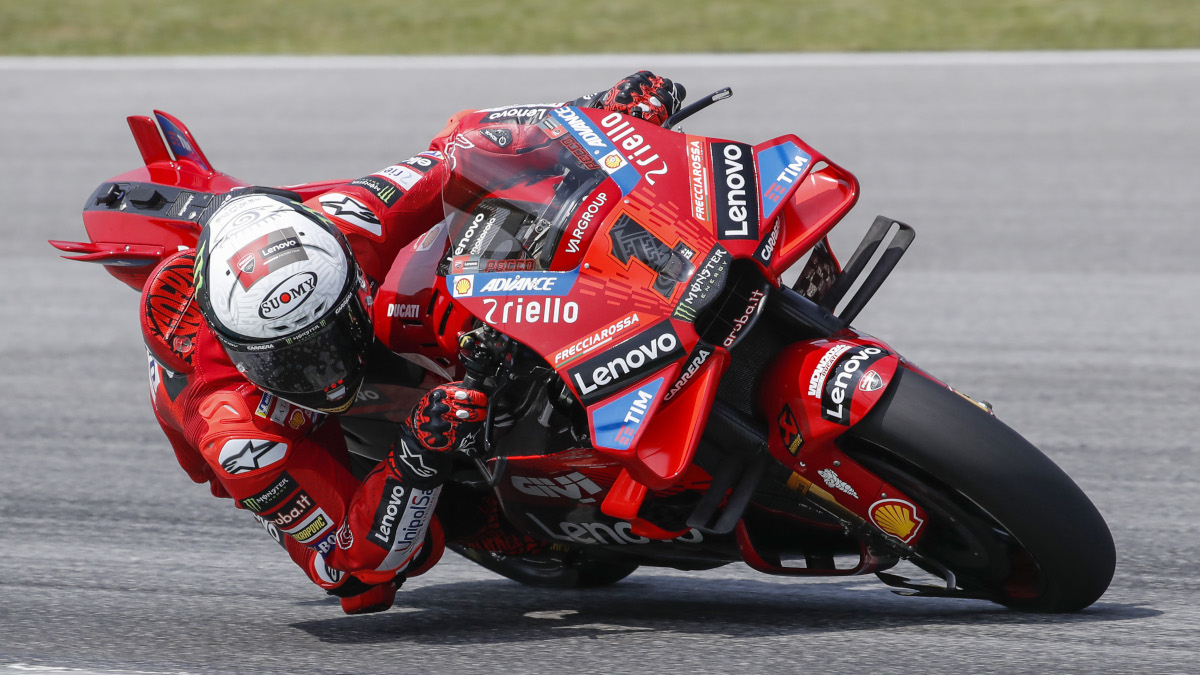 Bagnaia and Spanish rivals chase