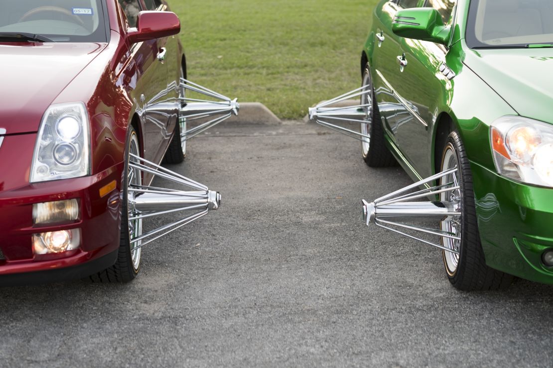 Candy paint and elbows: Swangin