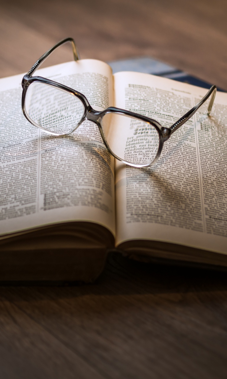 Reading a Book 4K UHD Wallpaper for UltraHD Desktop and TV, Widescreen and UltraWide Display, Dual Monitor, Smartphone and Tablet Devices