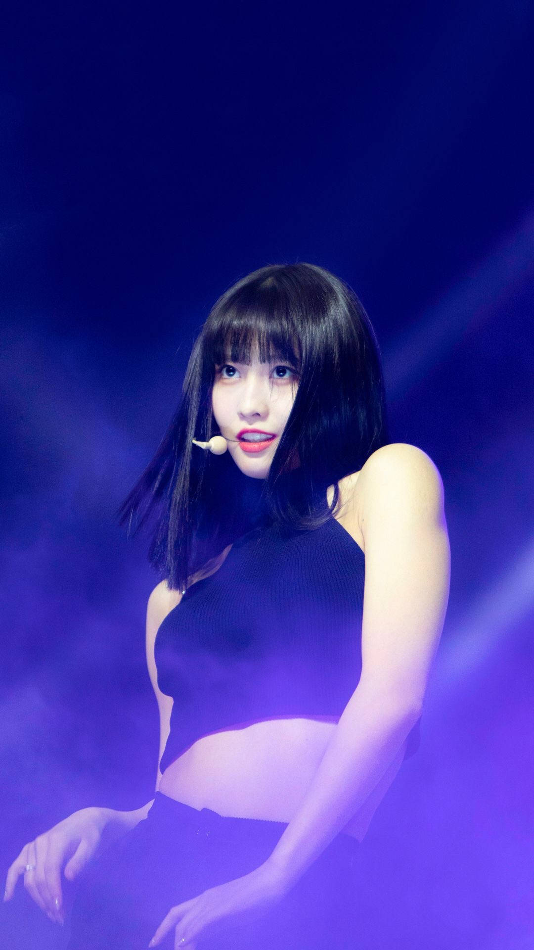 Download free Hirai Momo Performing