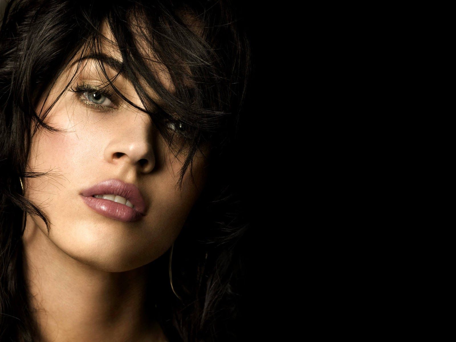 Beautiful Women Wallpaper. HD