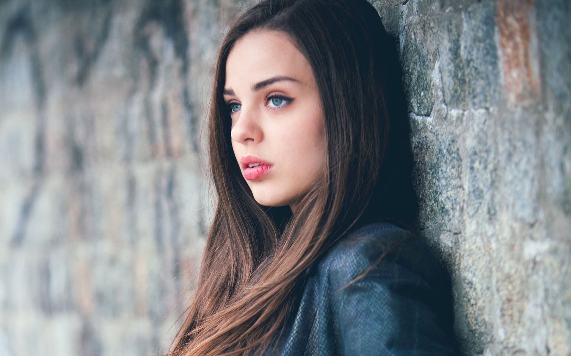 Download Woman Model HD Wallpaper