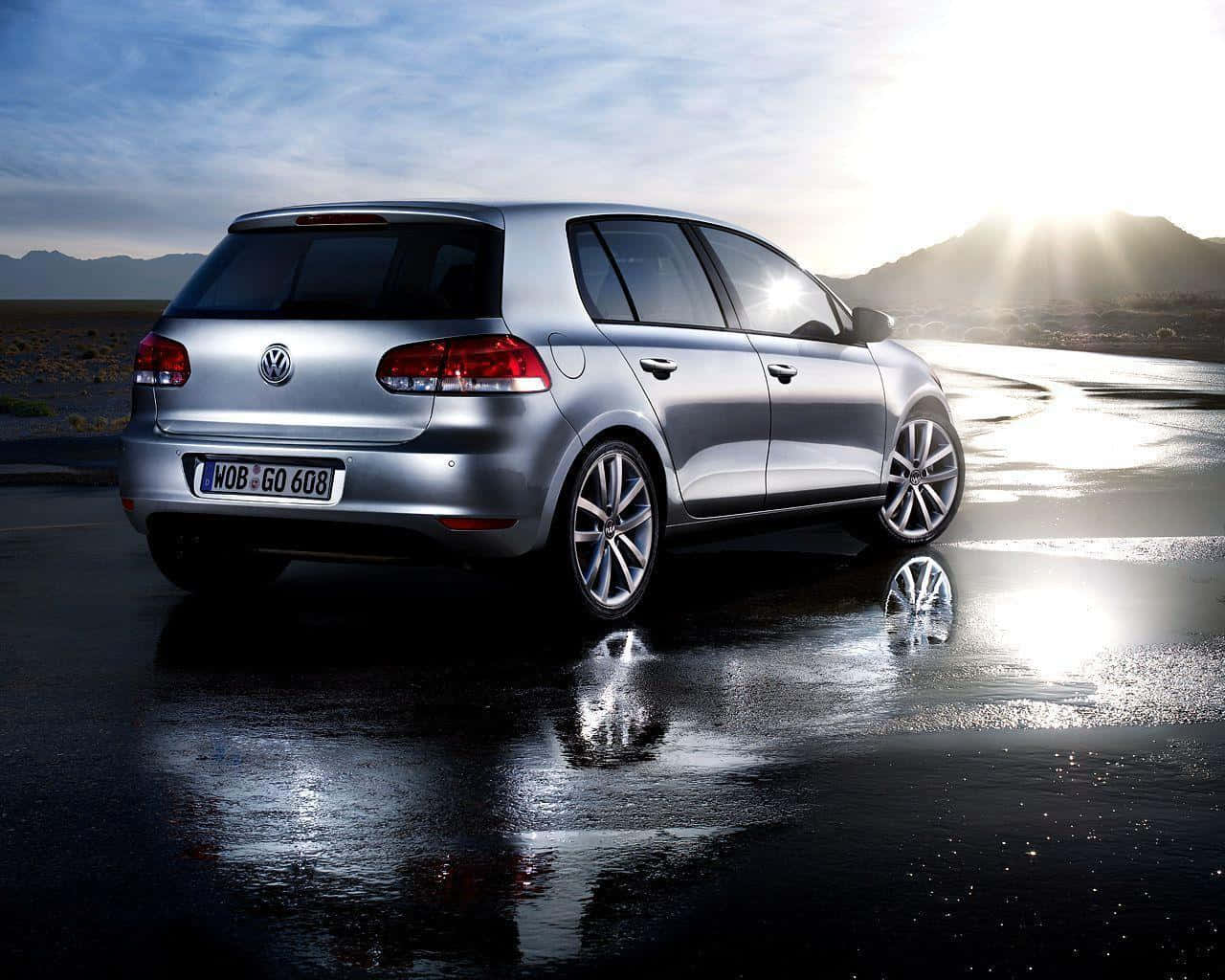 Download Beautiful Volkswagen Golf