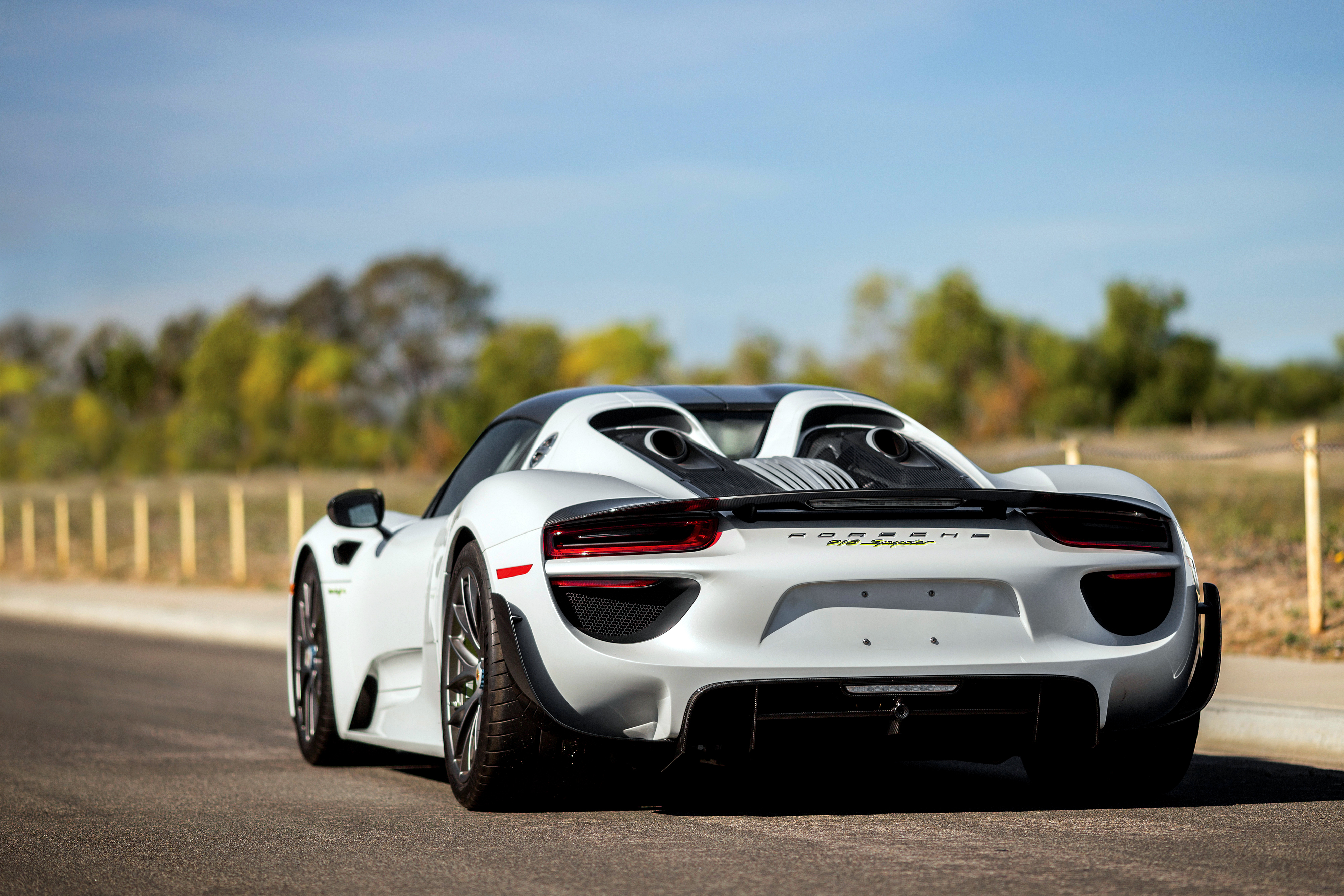 Porsche 918 Spyder wallpaper
