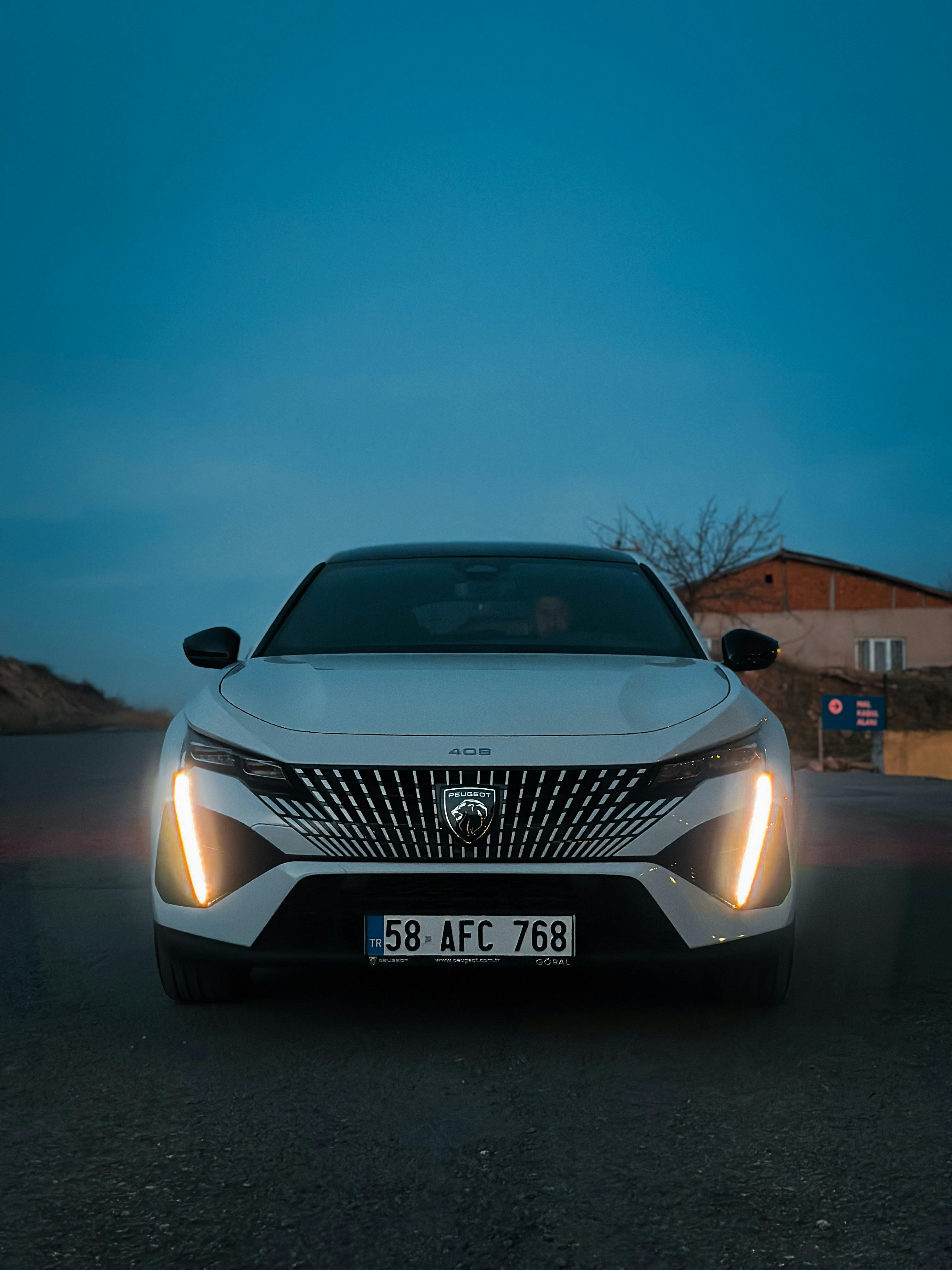 White Peugeot 408 · Free