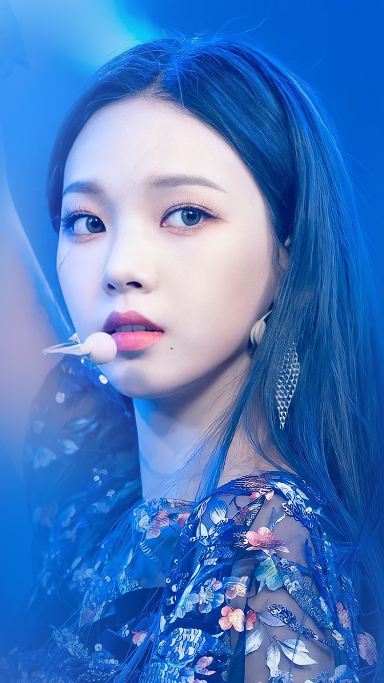 Karina Aespa Girl Blue Kpop Wallpaper