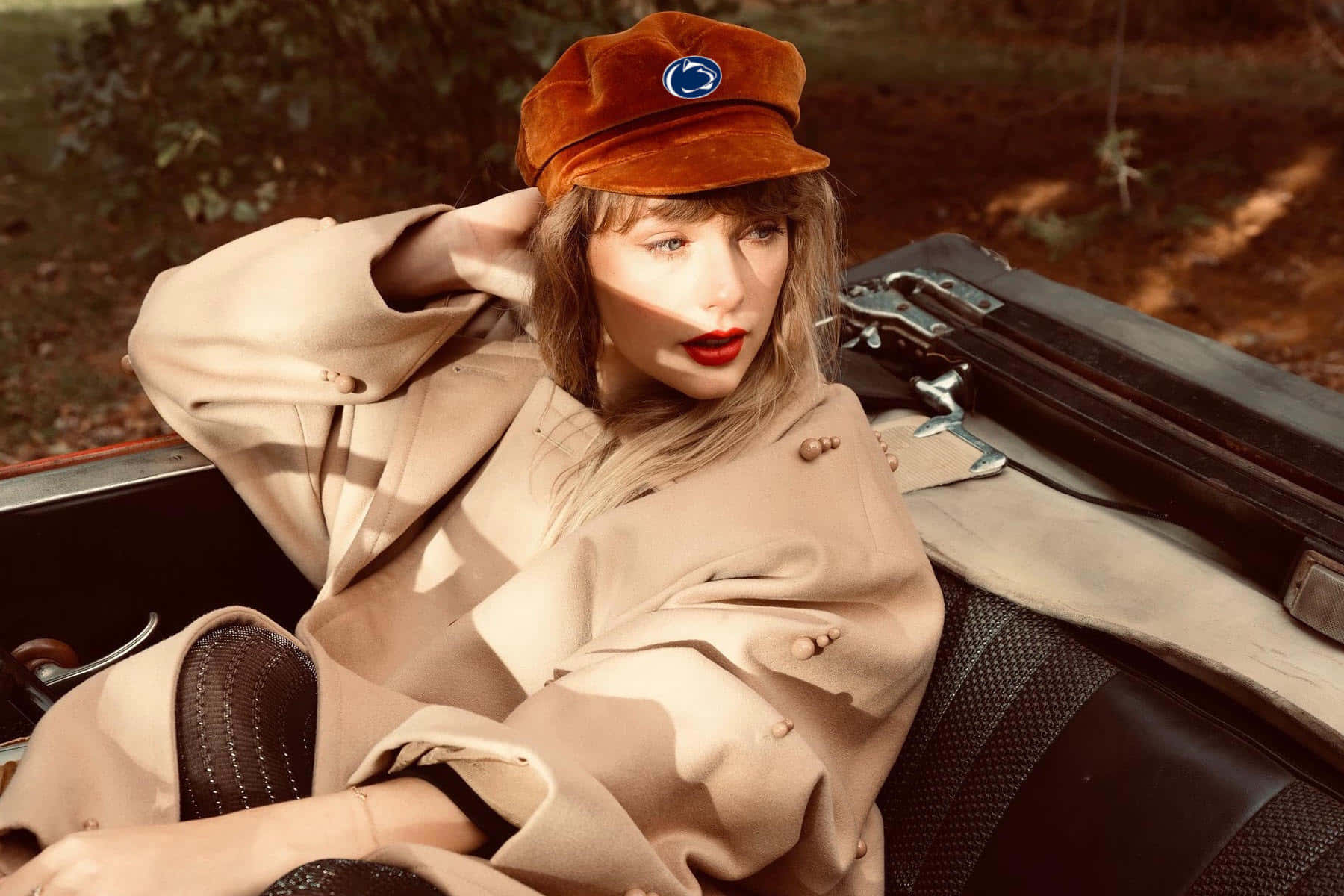 Download Taylor Swift Brings Happiness