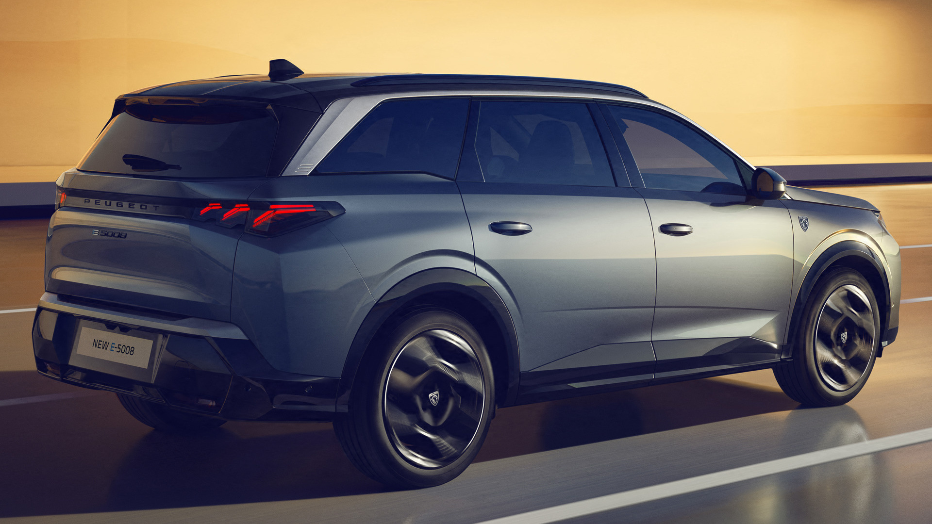 2024 Peugeot E 5008 And HD
