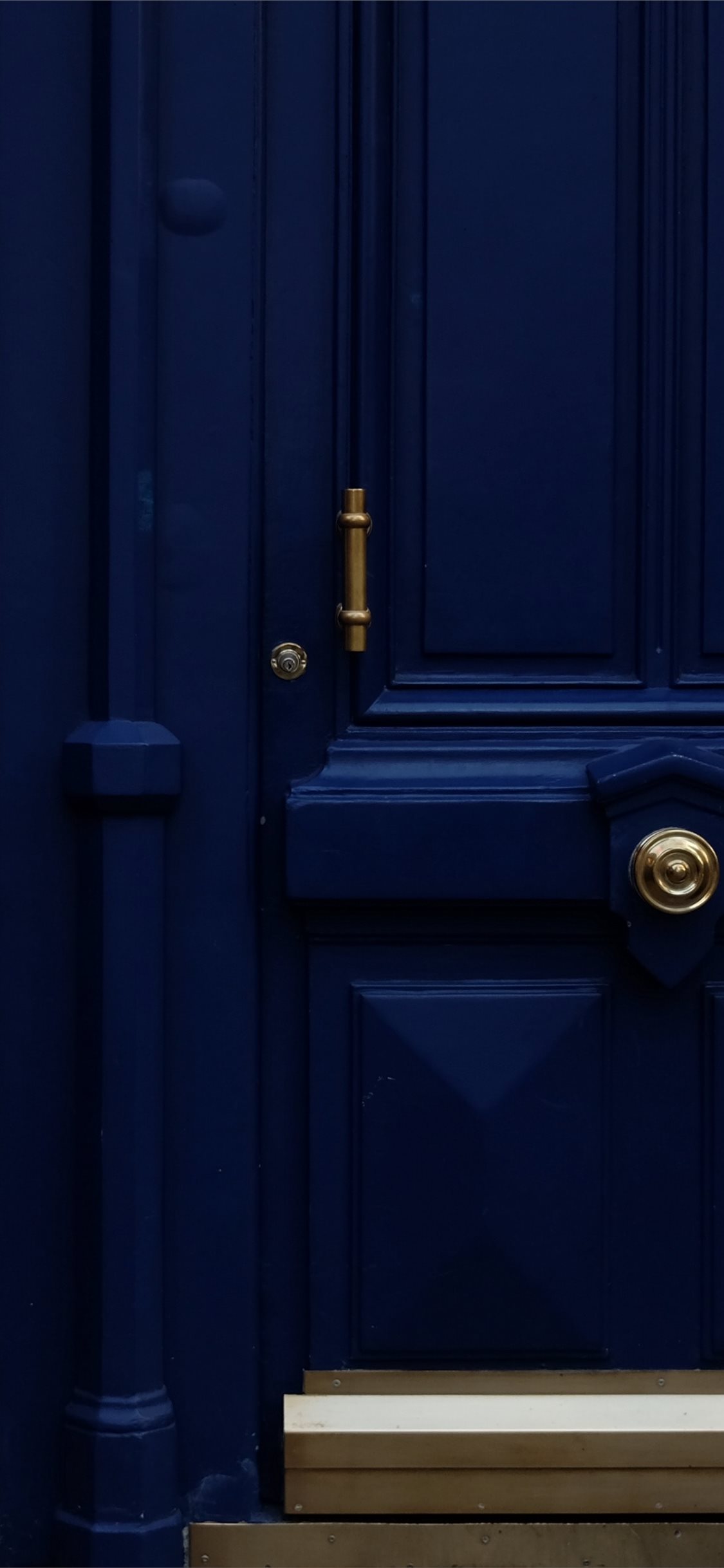 gold handle on it iPhone Wallpaper