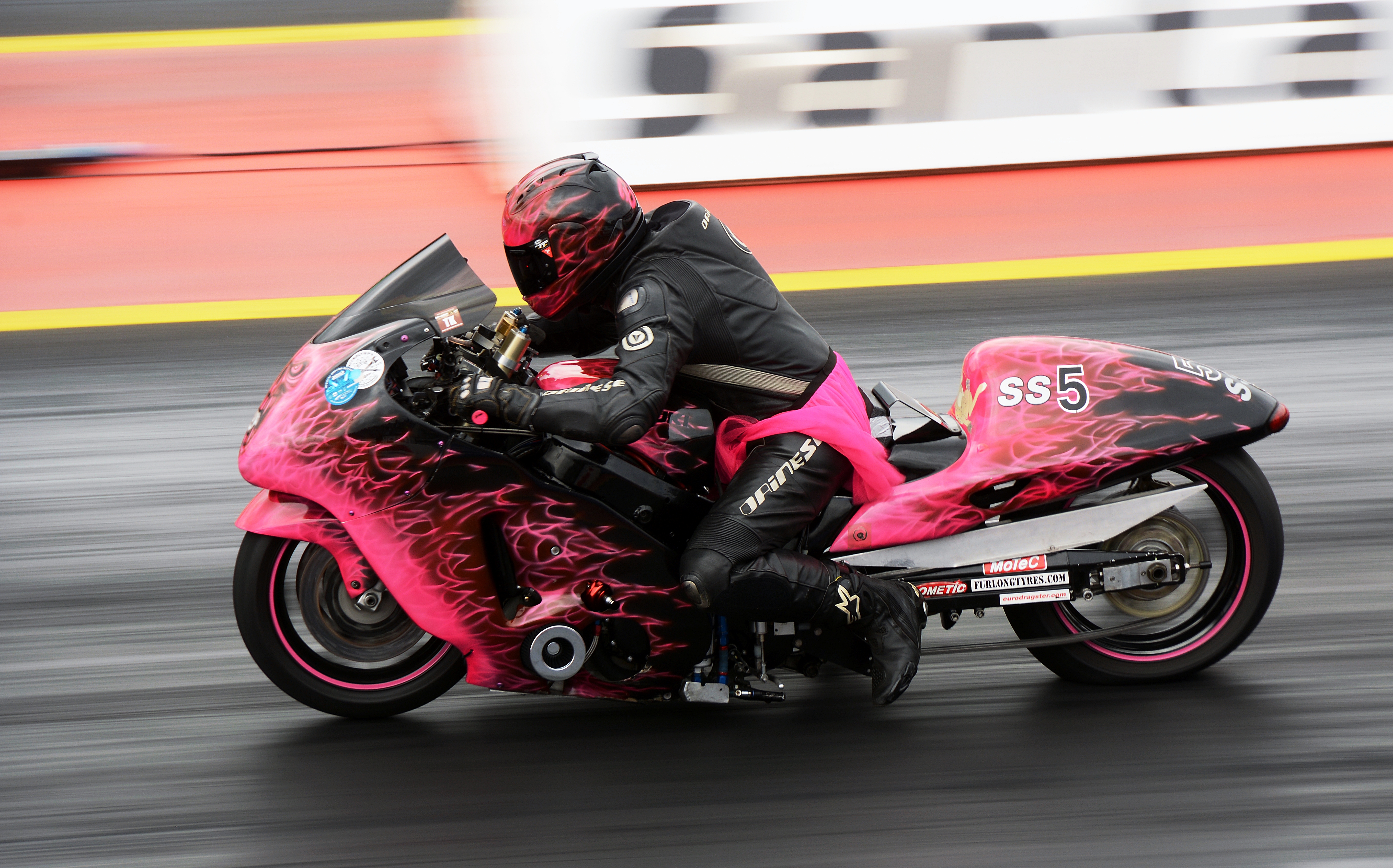 Picture drag racing Pink color