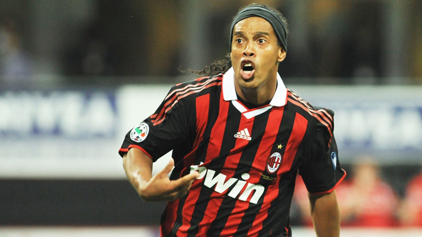 Ronaldinho set to extend deal