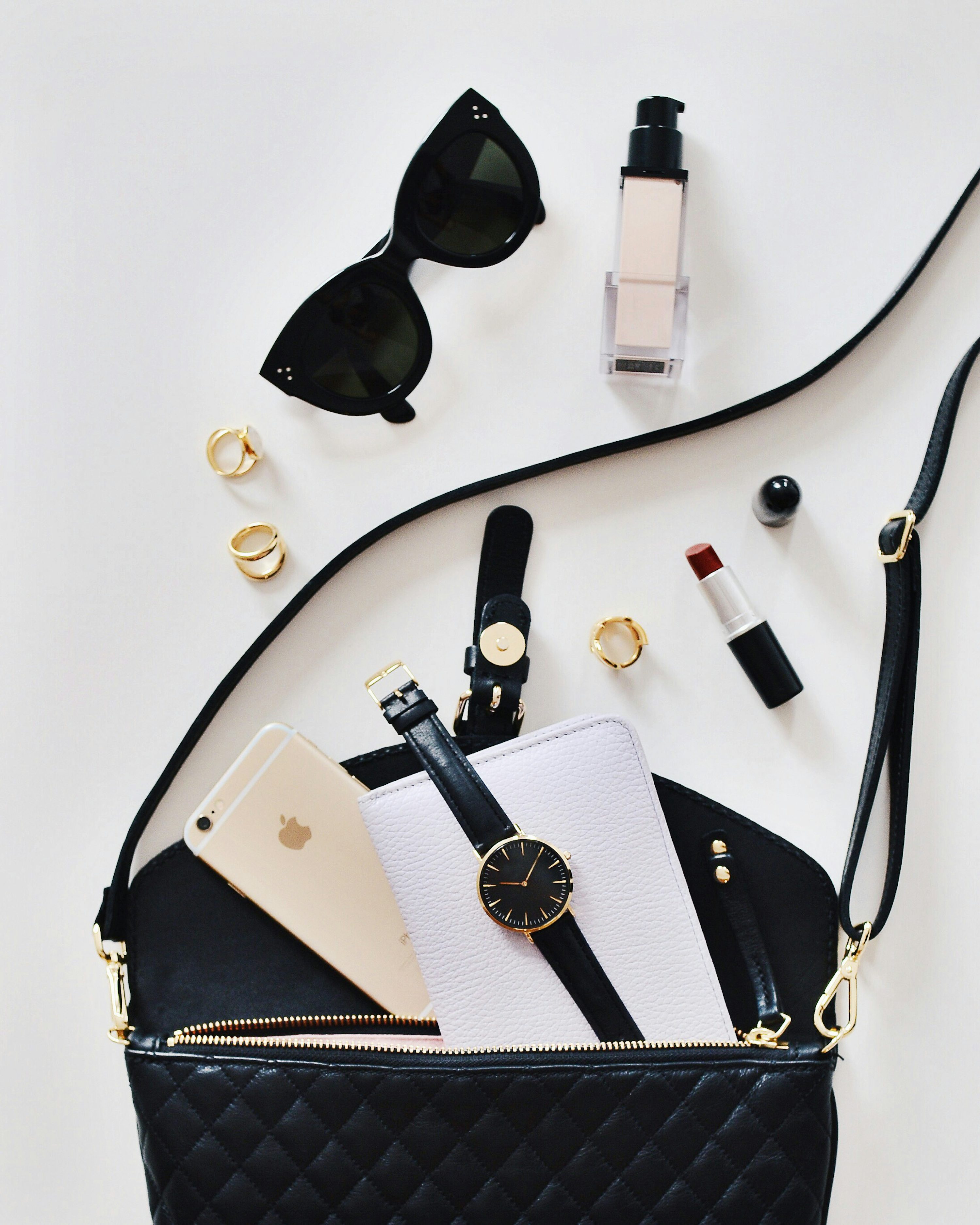 30,Girl With A Bag Picture