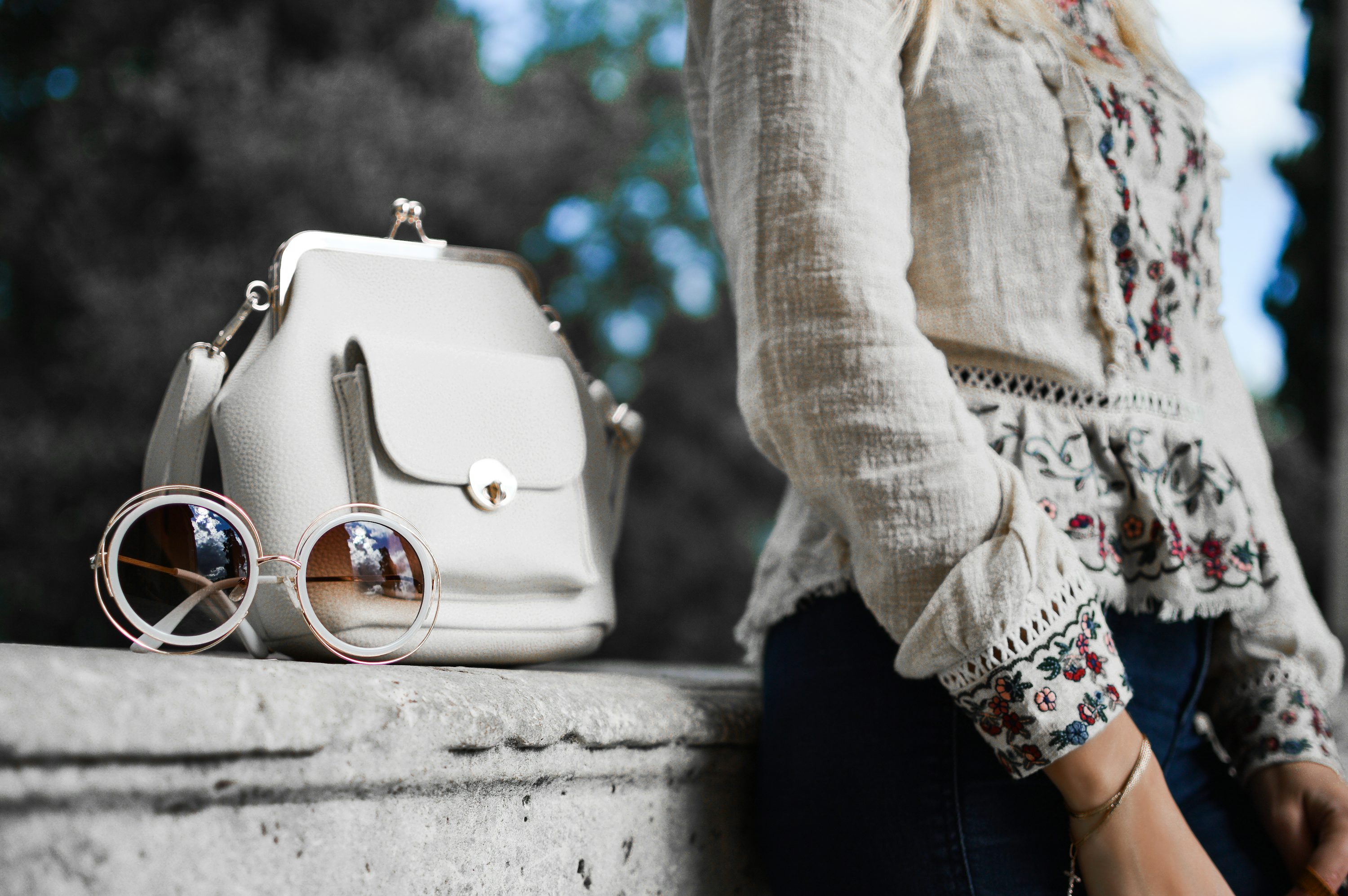 30,Girl With A Bag Picture