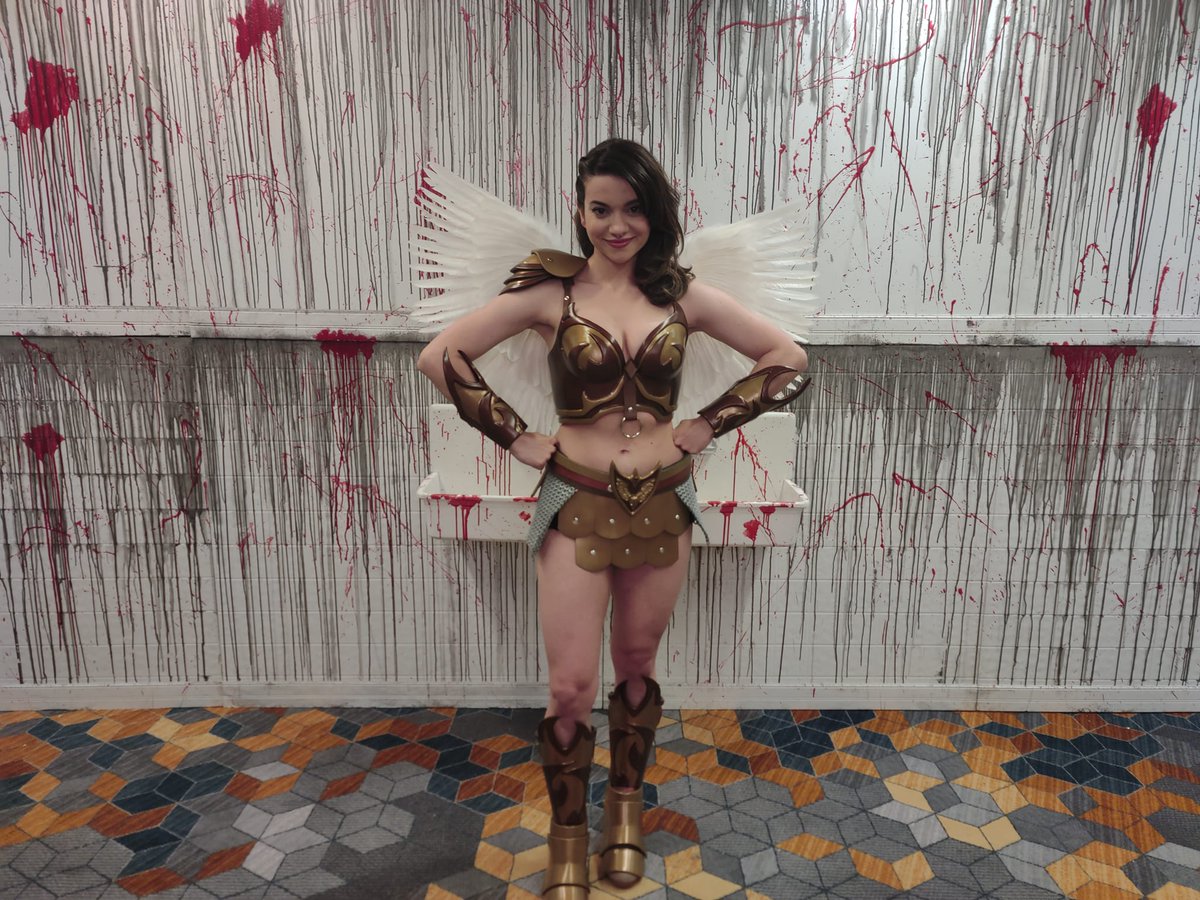 Lauren LaVera costume op at HorrorHound