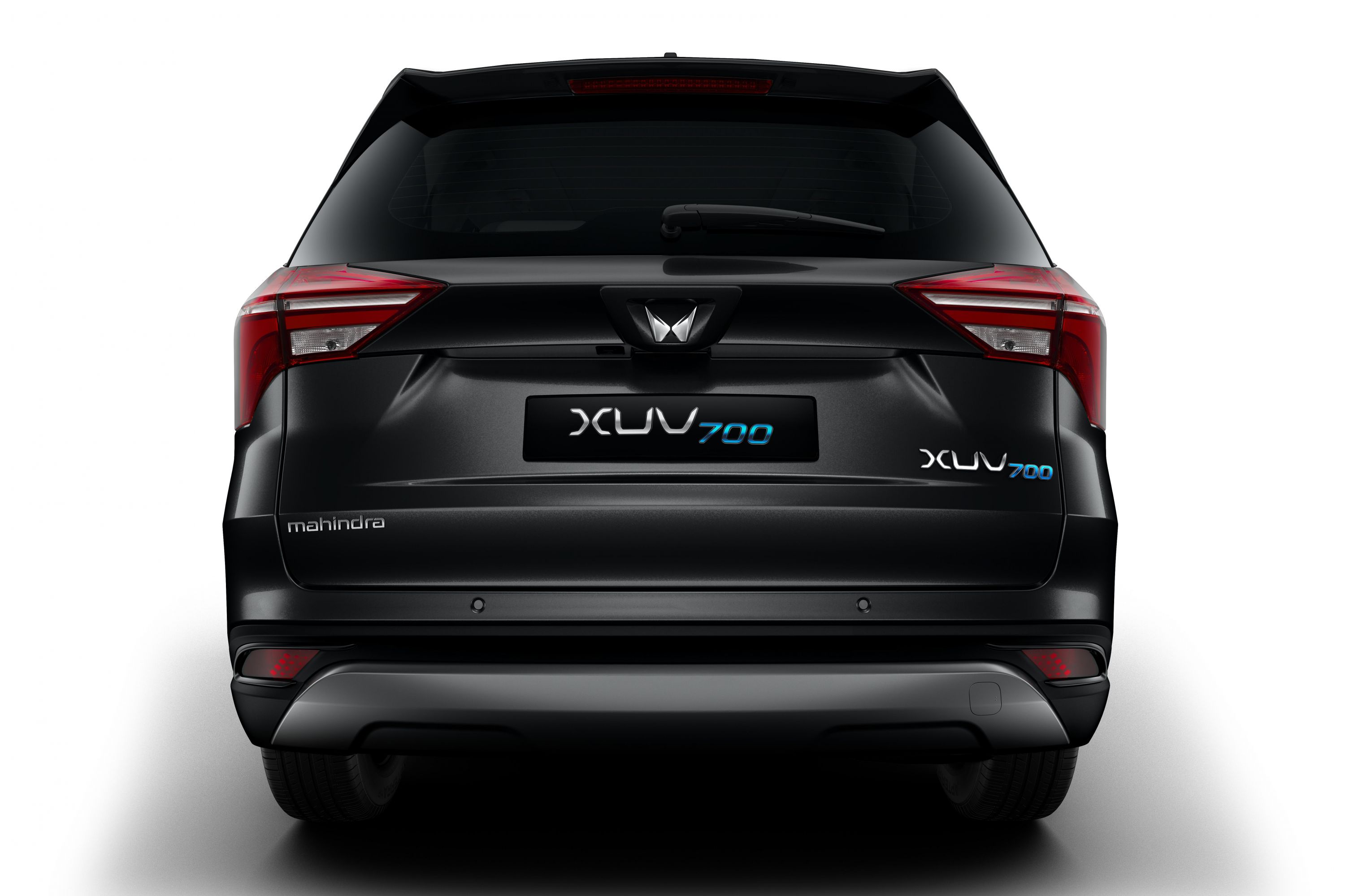 Mahindra XUV700 Black Edition brings