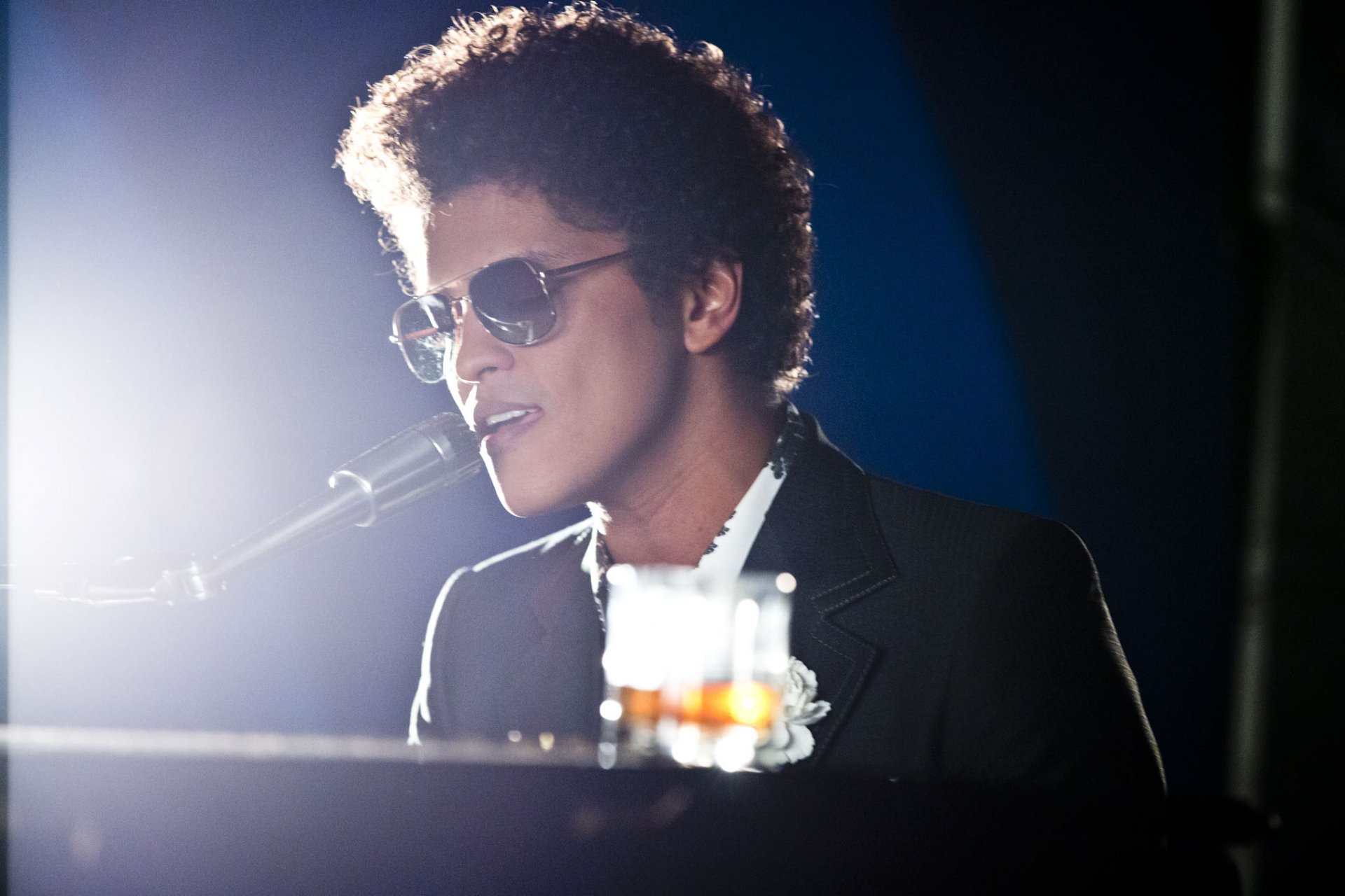 Download Music Bruno Mars HD Wallpaper