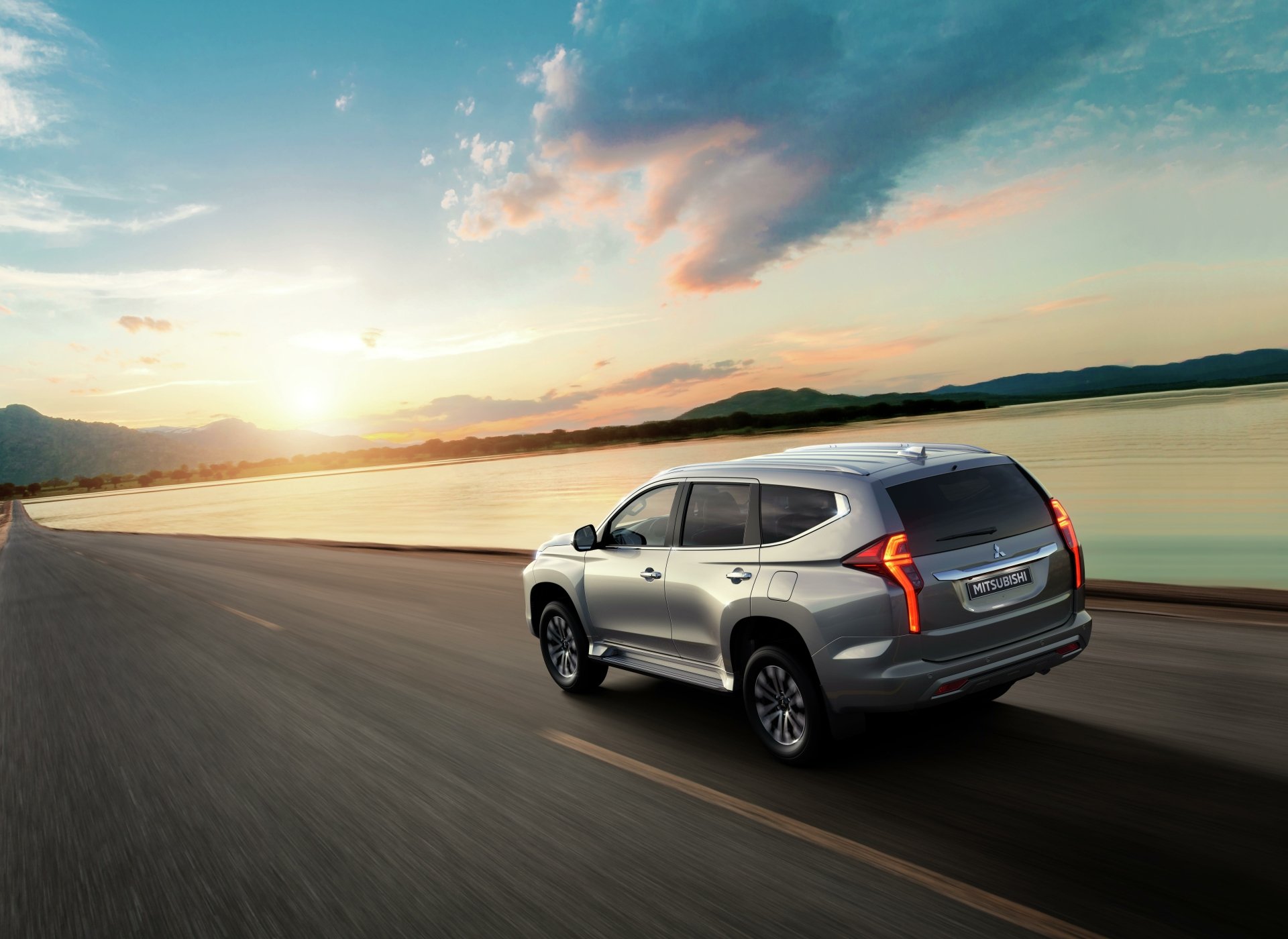 Download SUV Vehicle Mitsubishi Pajero