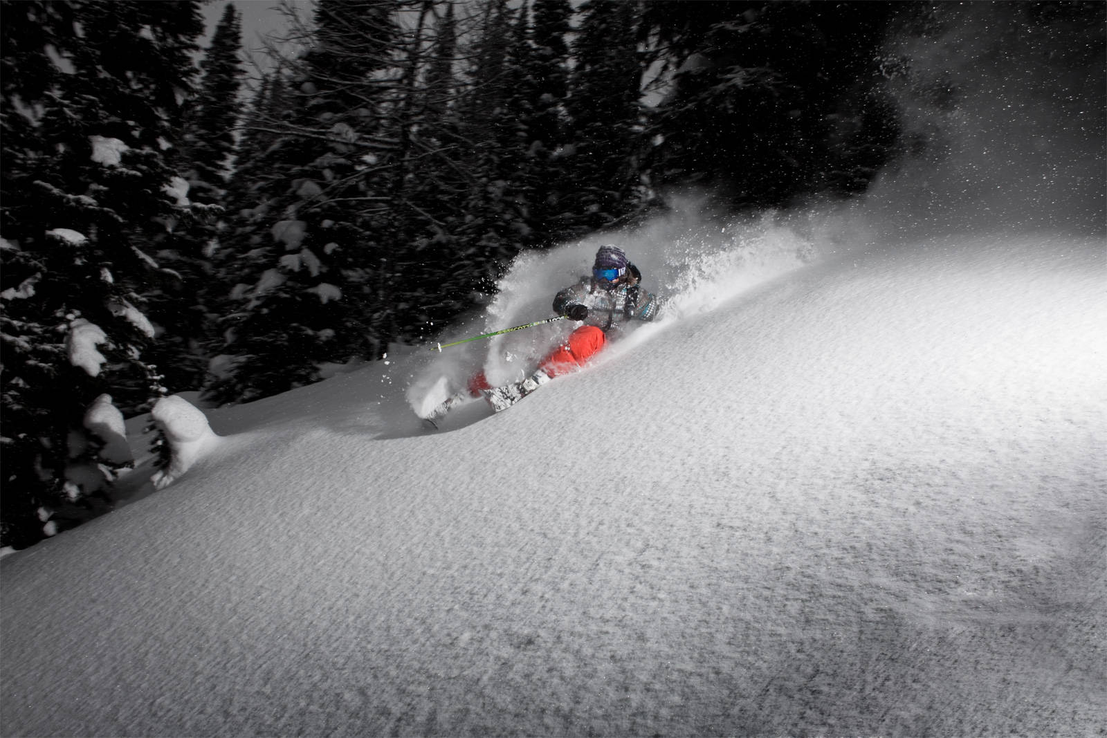 Download Skiing At Night Wallpaper