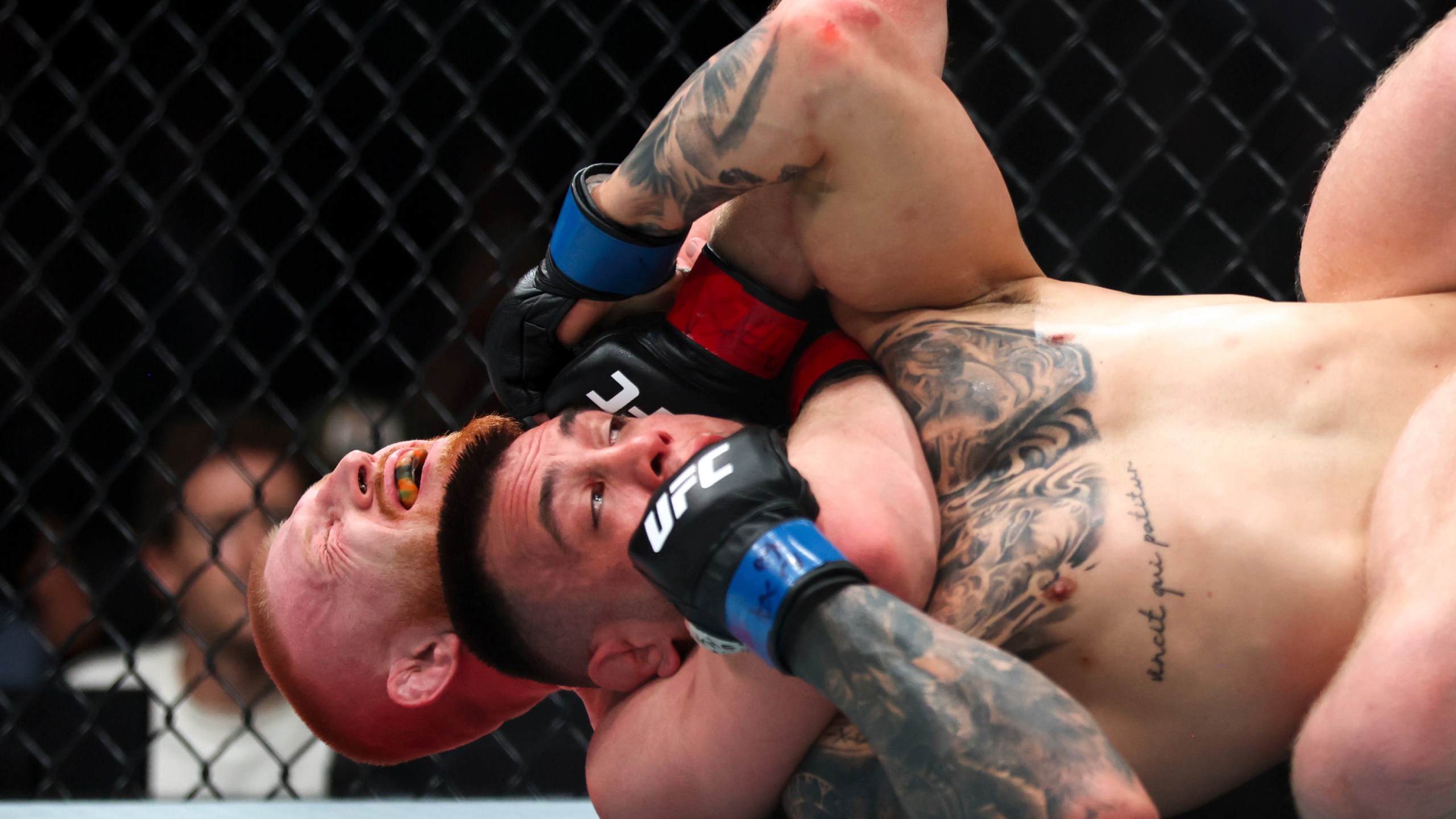 Pereira retains light heavyweight title