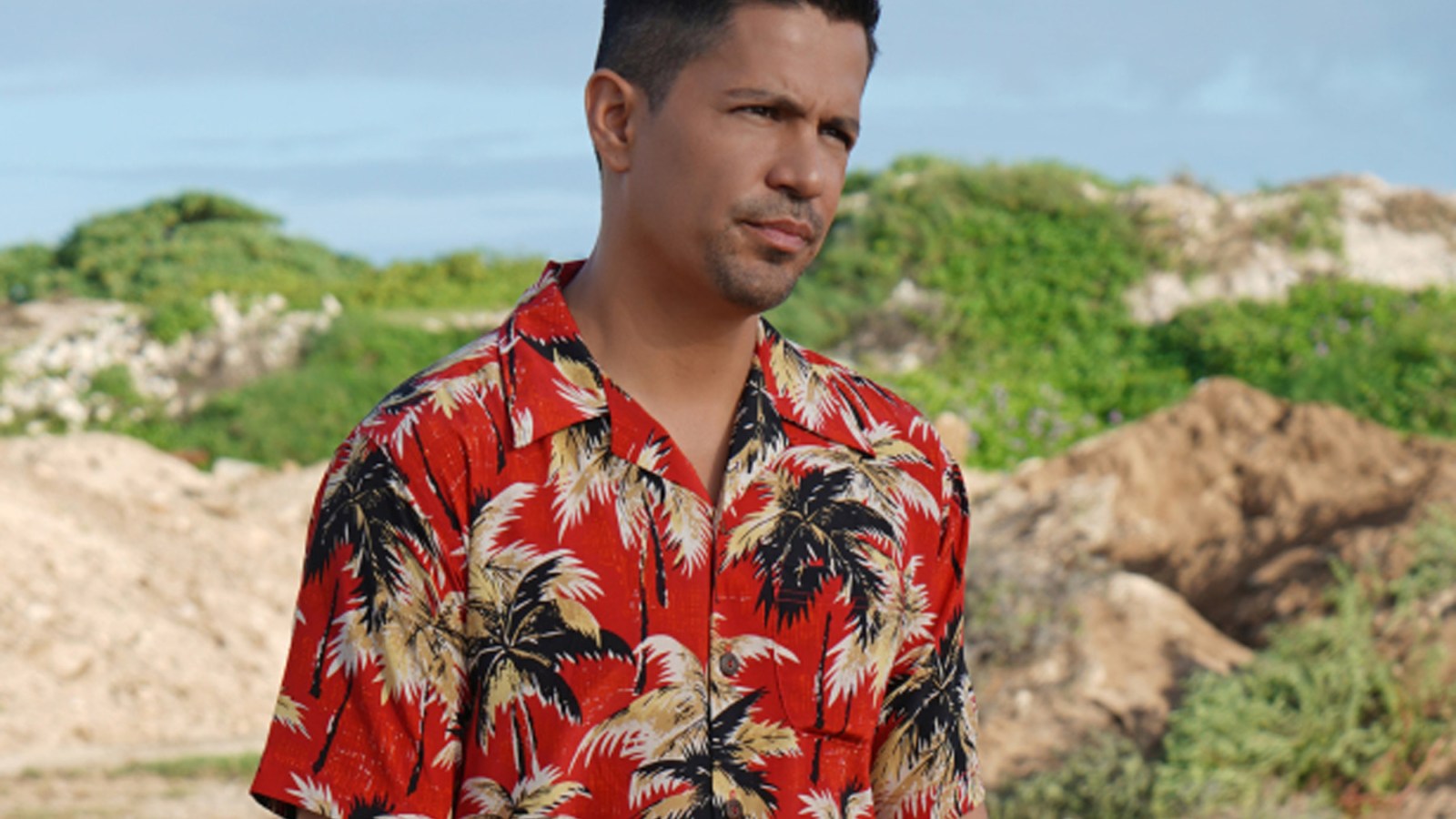 VIVA: Jay Hernandez has comfortably