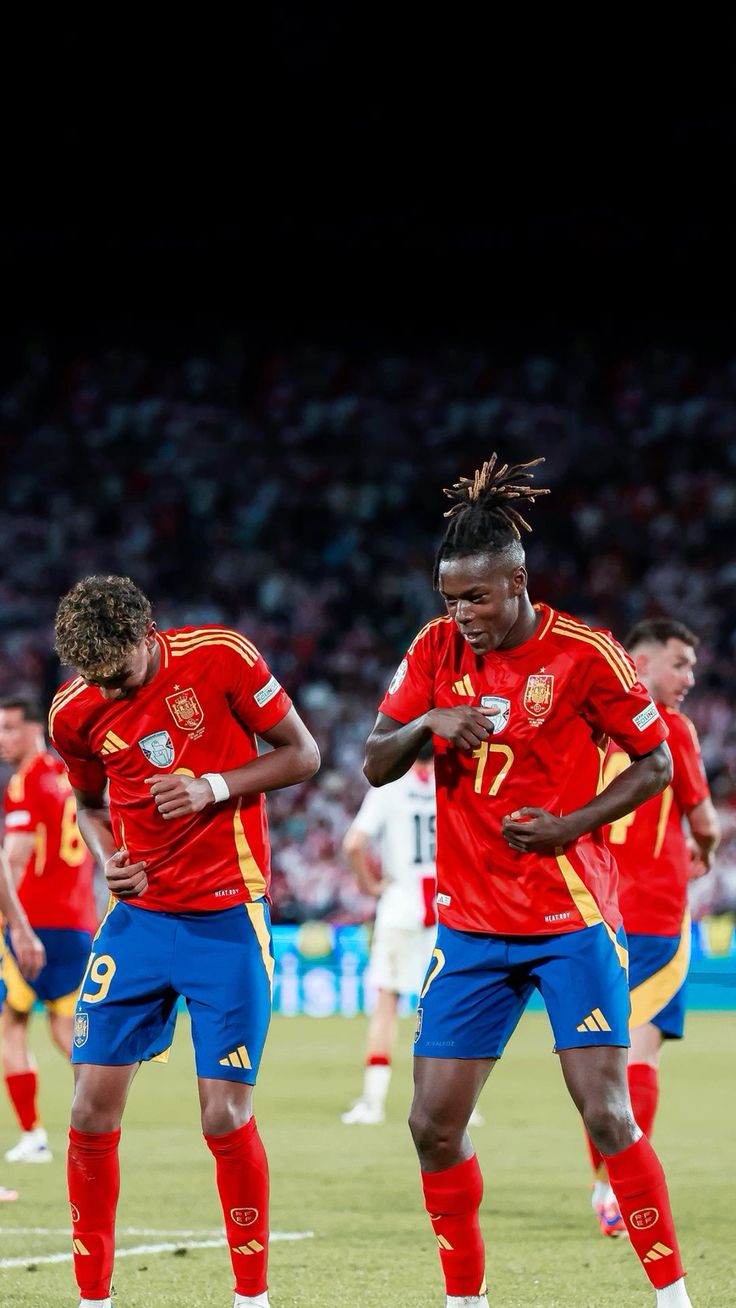 Lamine Yamal and Nico Williams