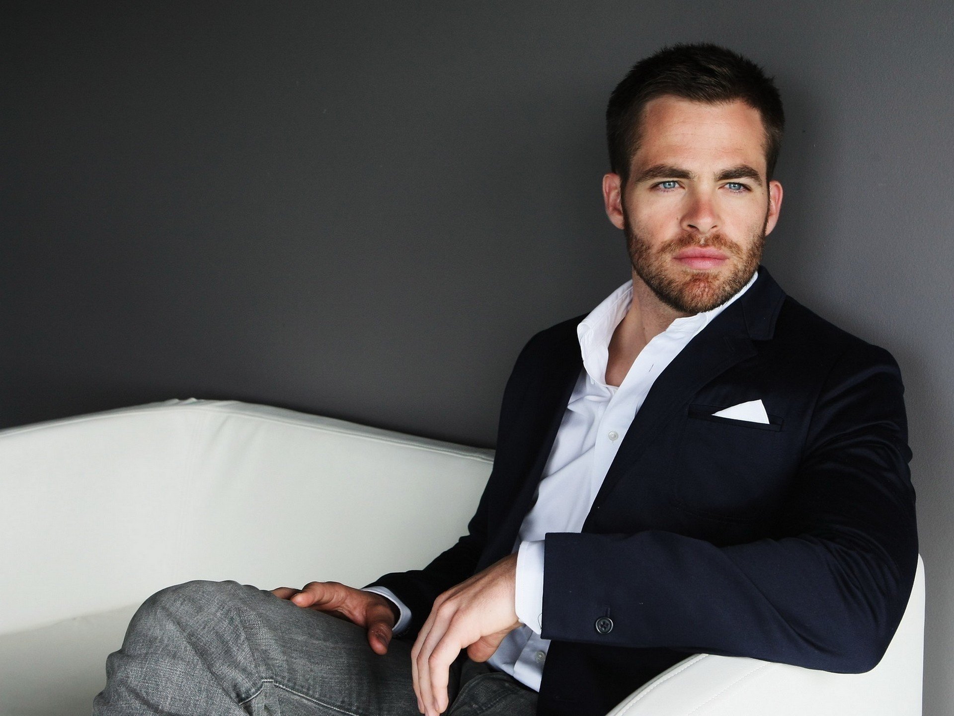 Download Celebrity Chris Pine HD Wallpaper