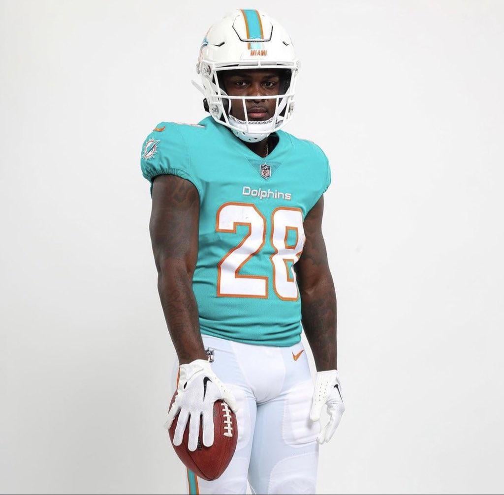 De'Von Achane looking