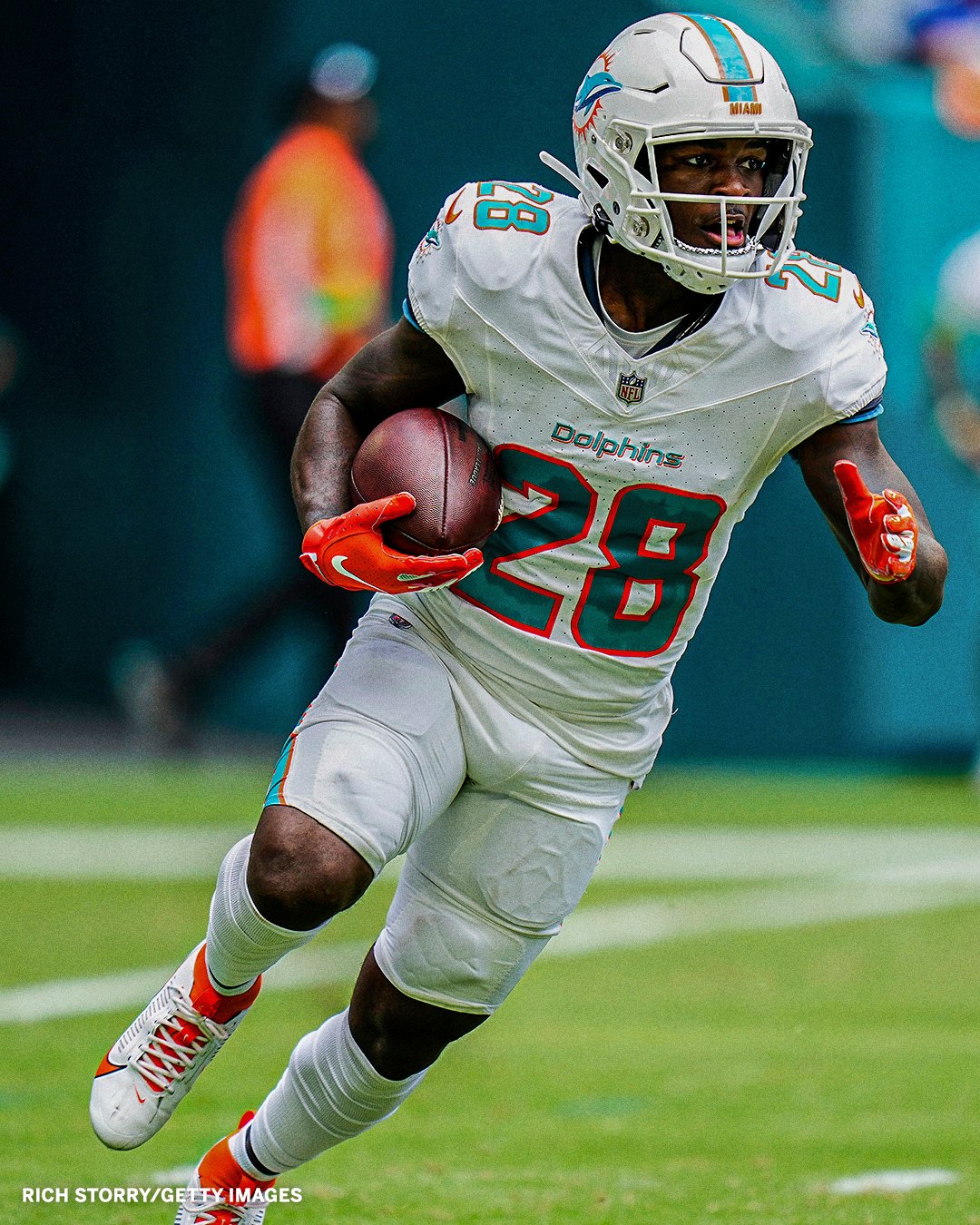 De'Von Achane today: 11 CAR, 151 YDS, 1