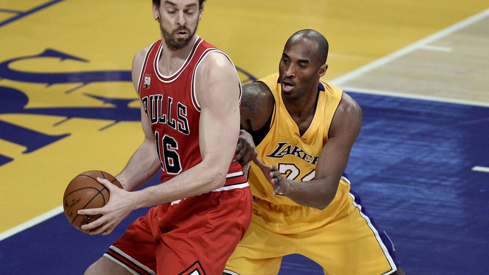 Pau y Marc Gasol disfrutan del triunfo