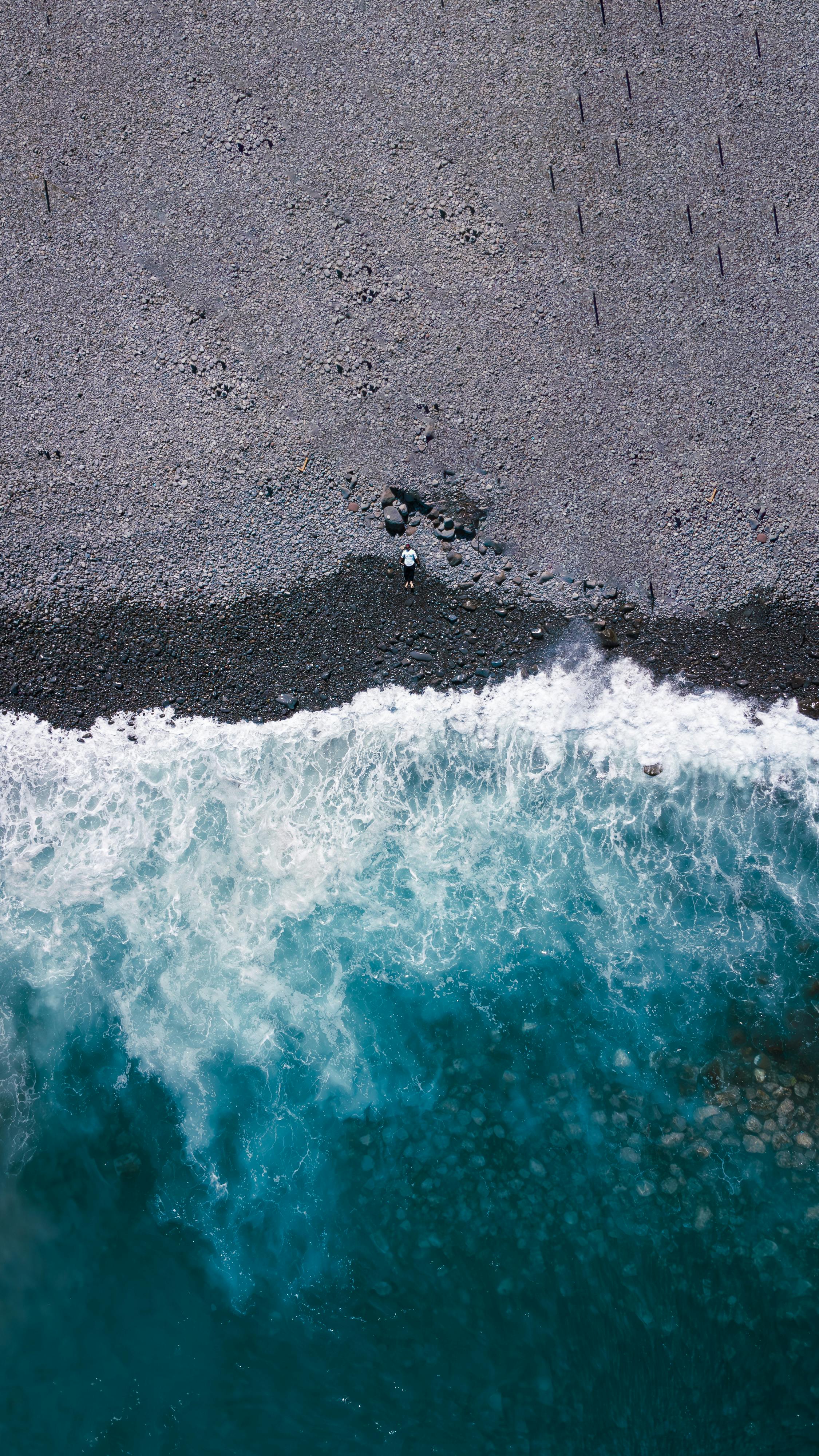 Wave Washing Black Beach · Free