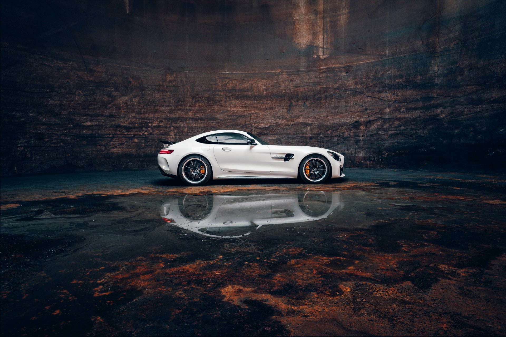 Download Supercar Reflection White Car