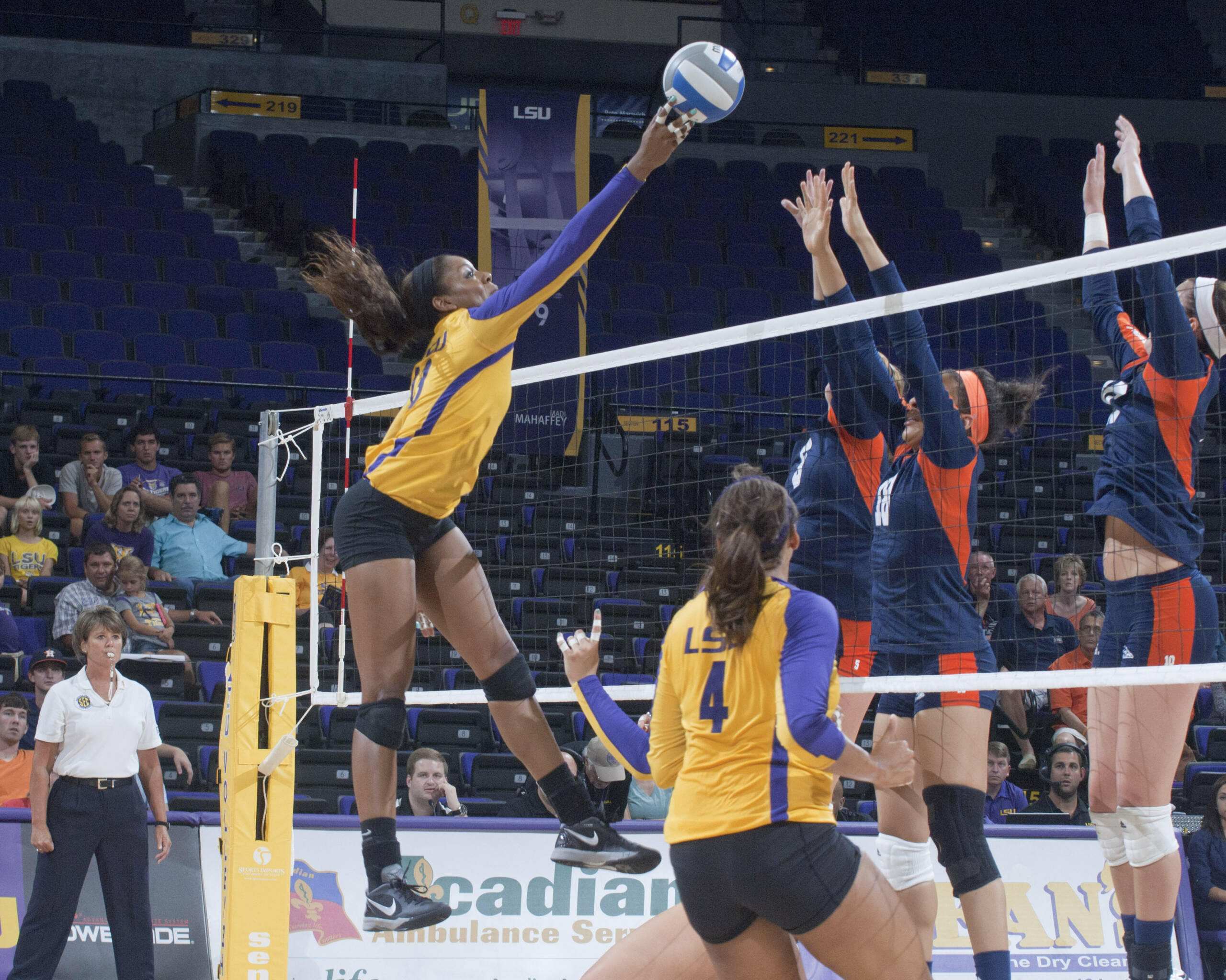 Volleyball Grinds Out Four Setter At