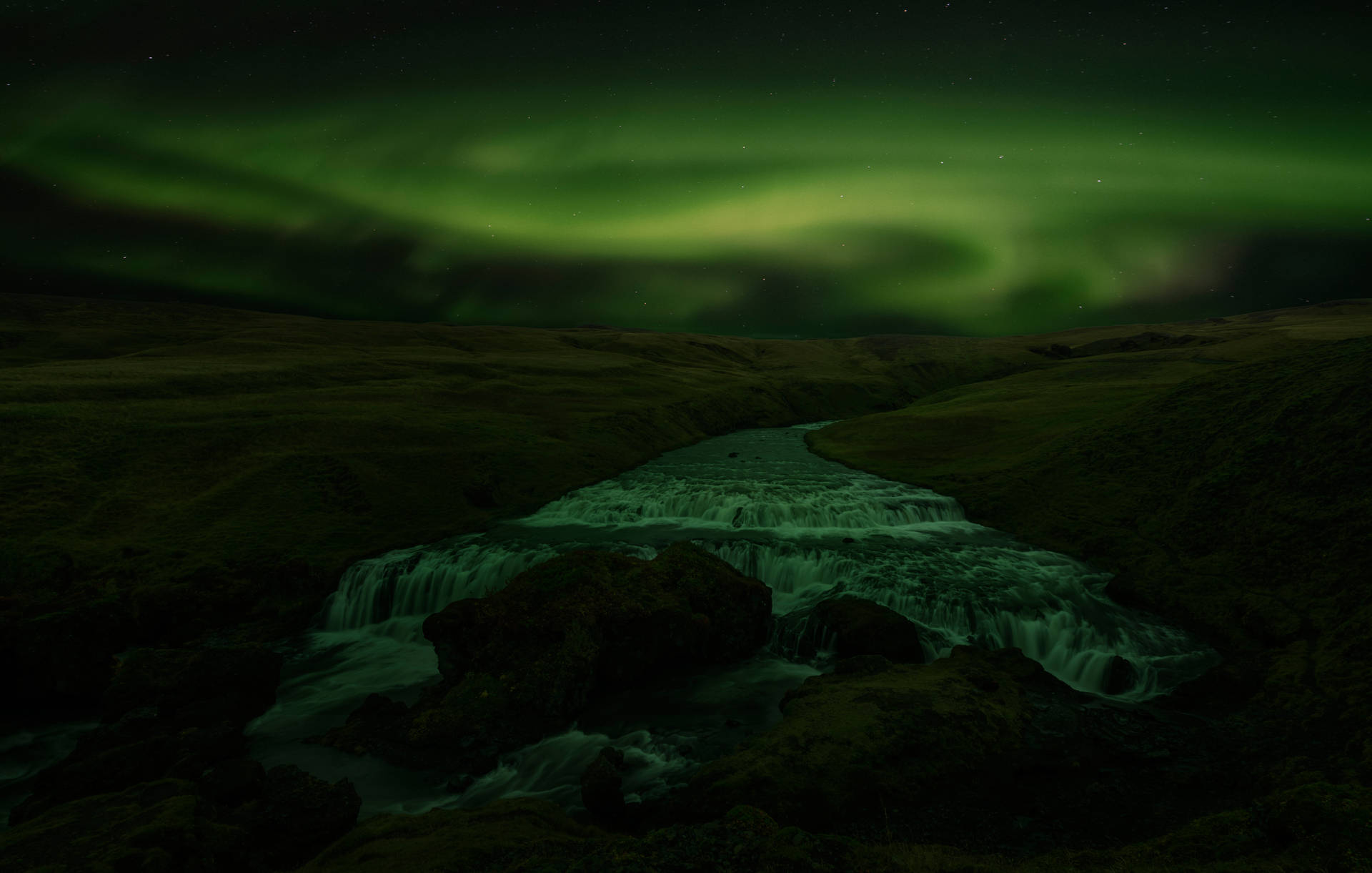 Download Spectacular Green Aurora