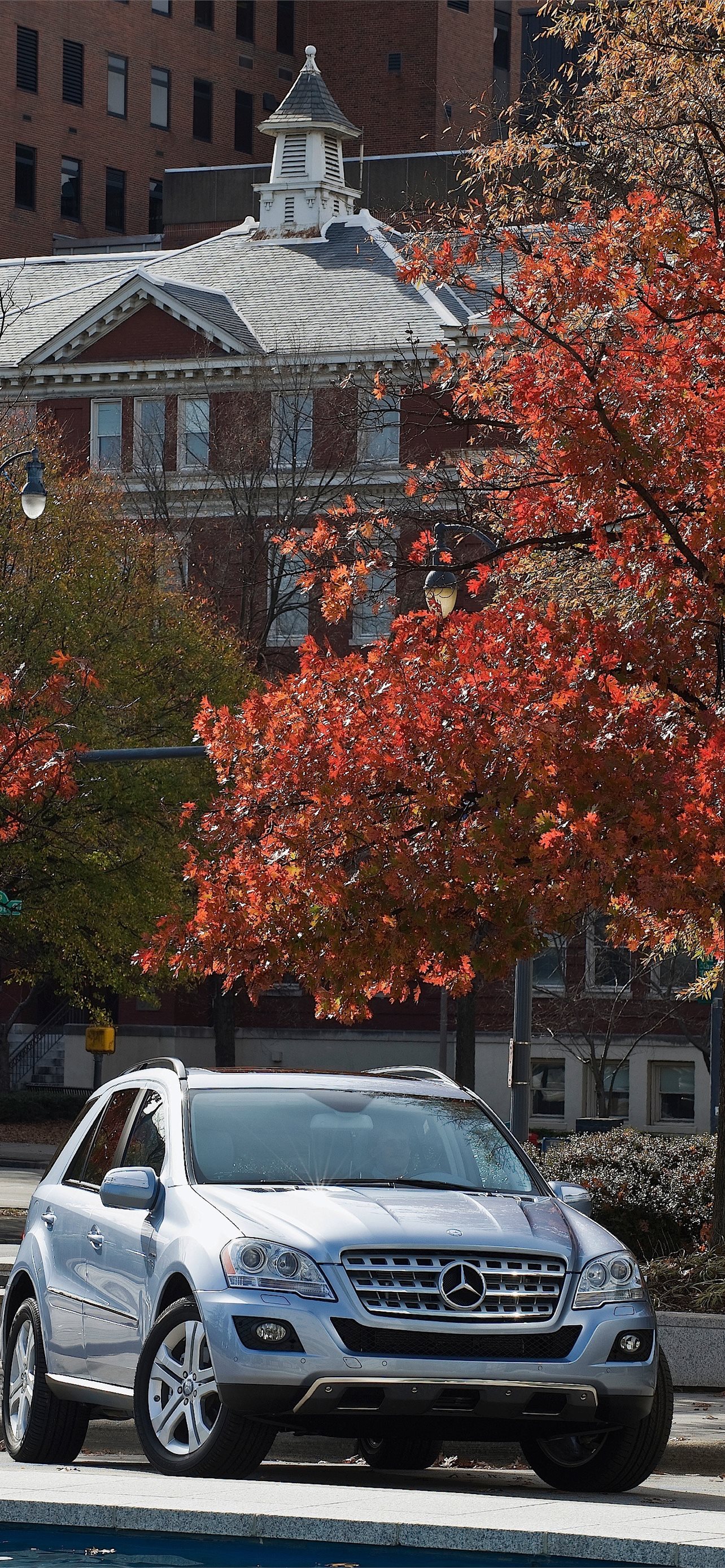 mercedes benz ml320 iPhone Wallpaper