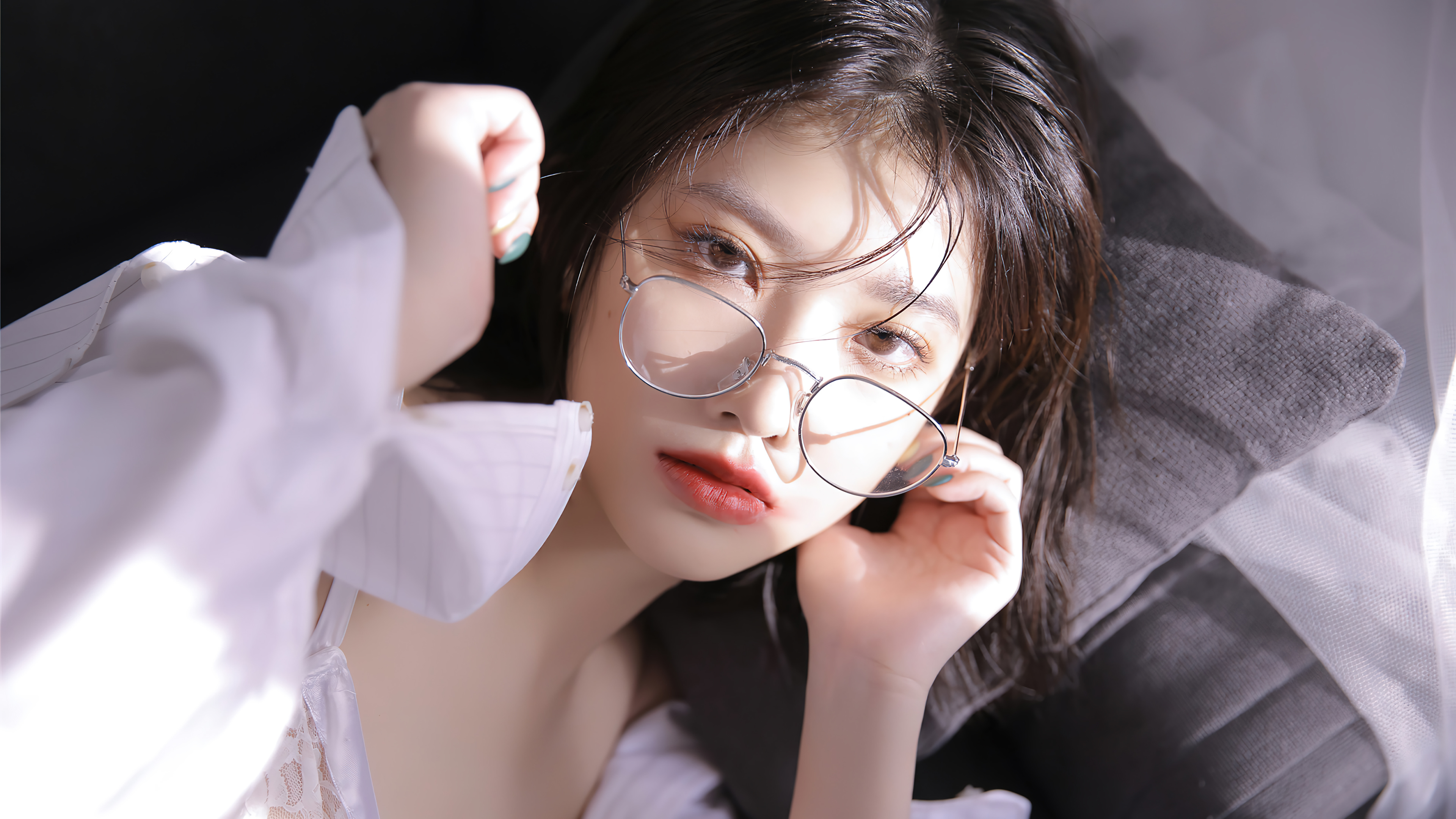 4K Beautiful Asian Girl with Glasses