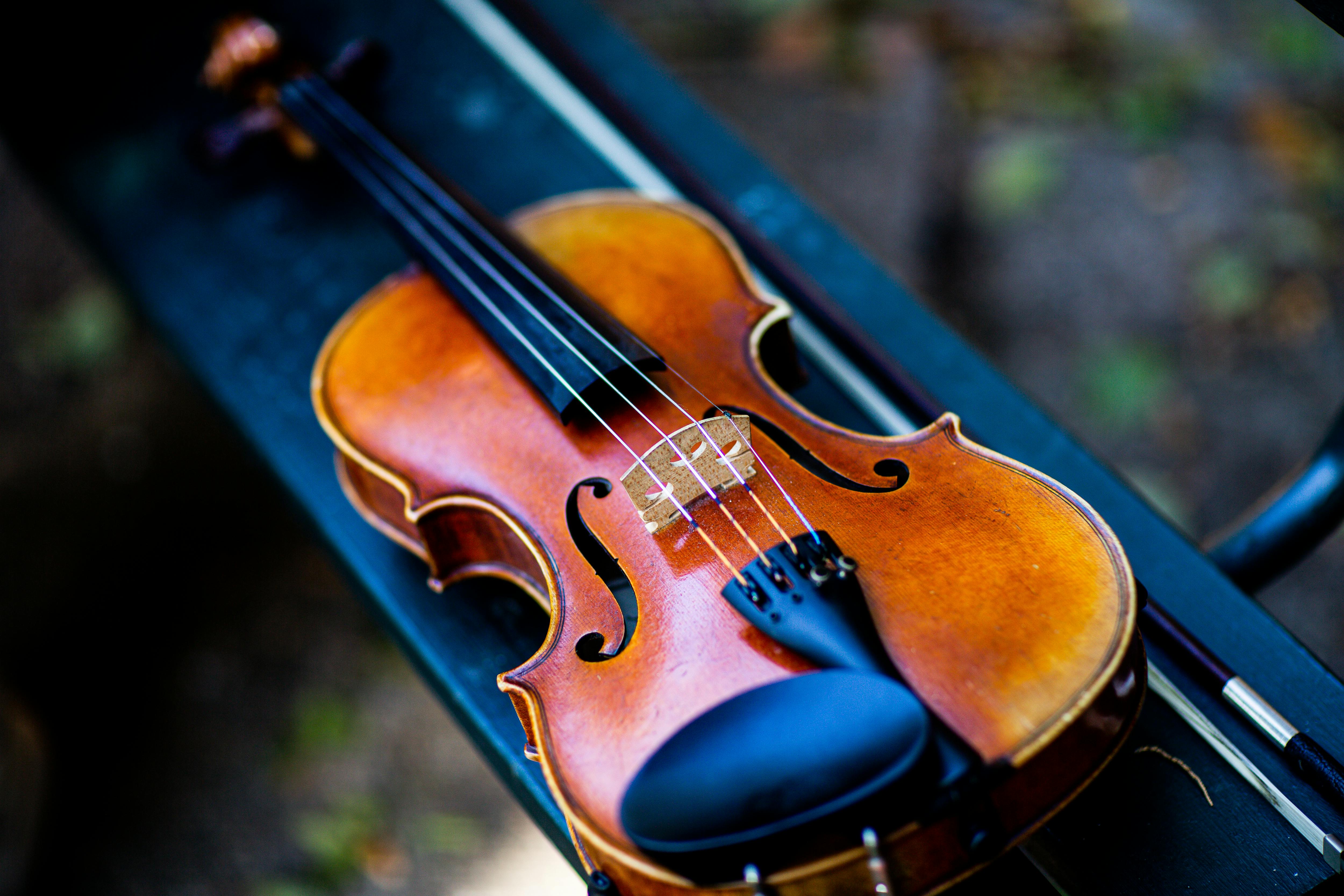 Close Up Photo Of Violin · Free