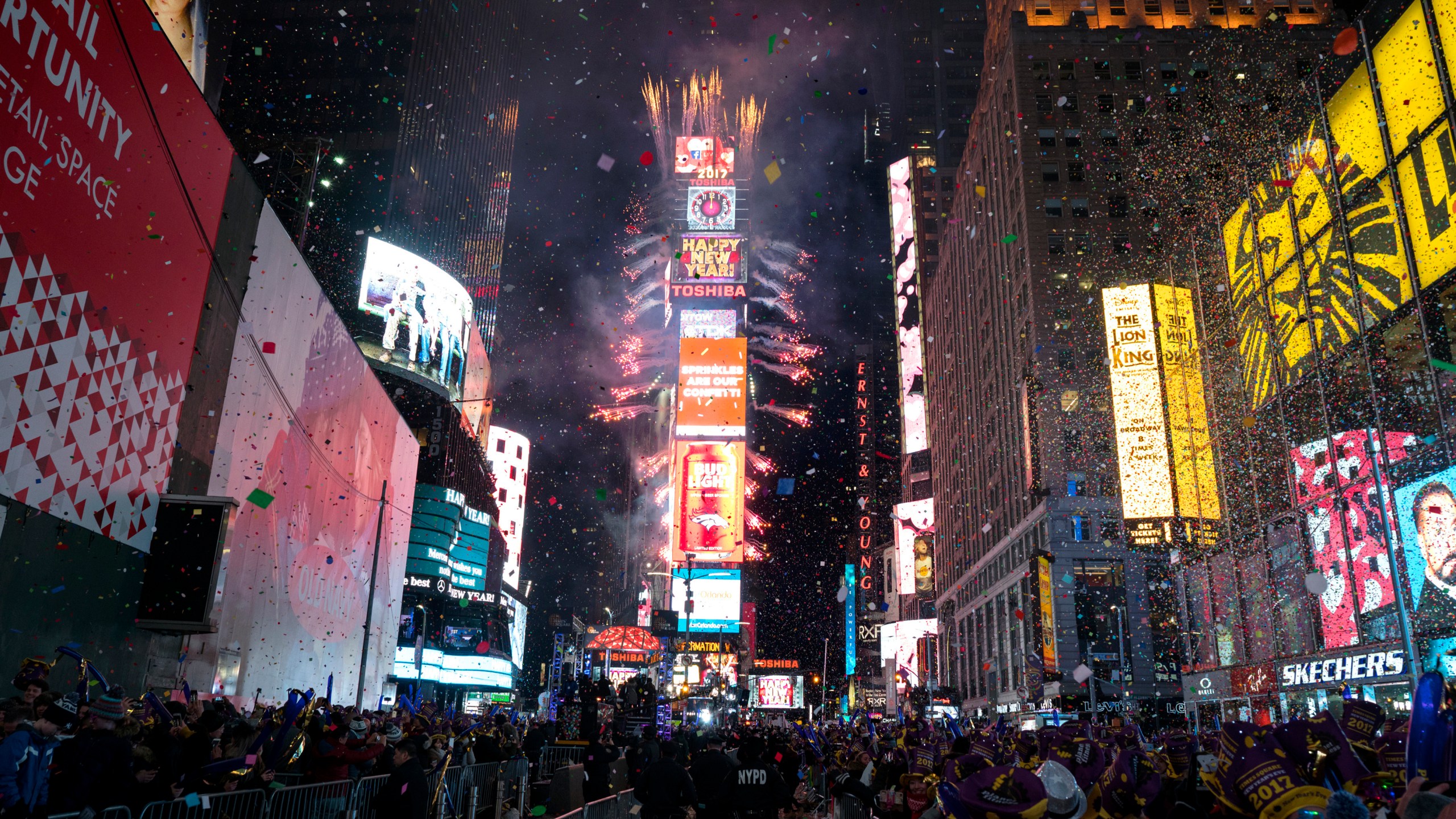 Eve ball drop in Times Square