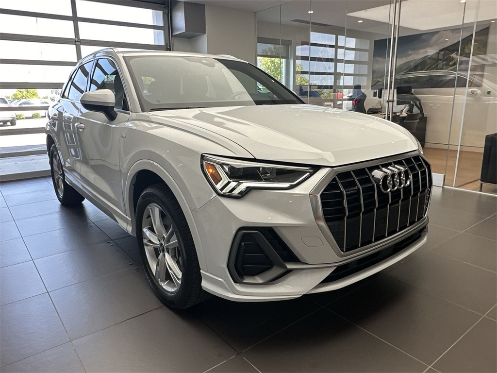 New 2024 Audi Q3 Premium 4D Sport