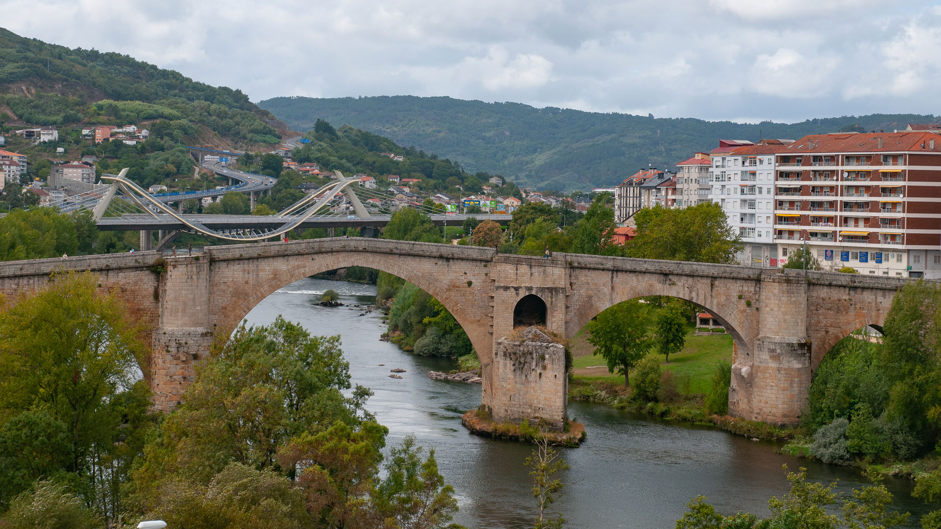 Discover Ourense, Galicia with Carrís