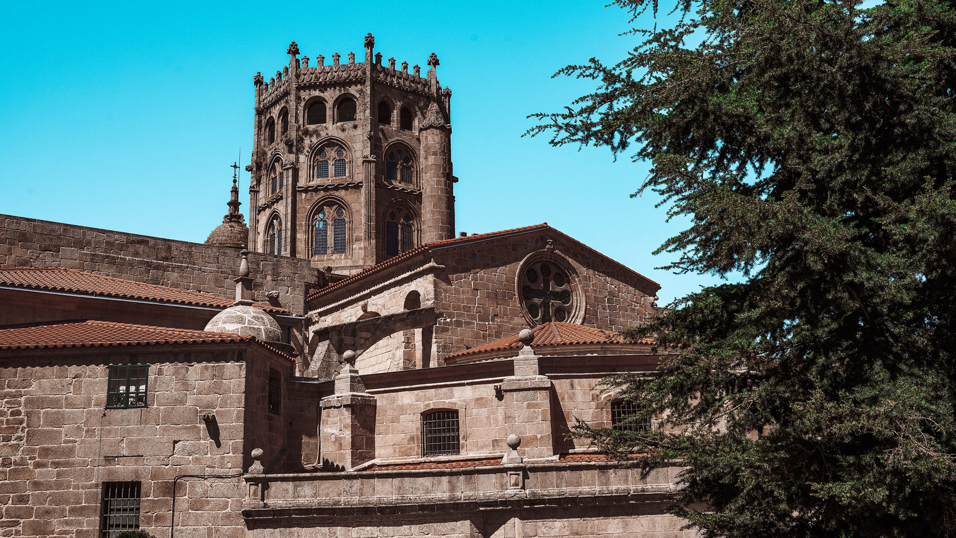 Discover Ourense, Galicia with Carrís