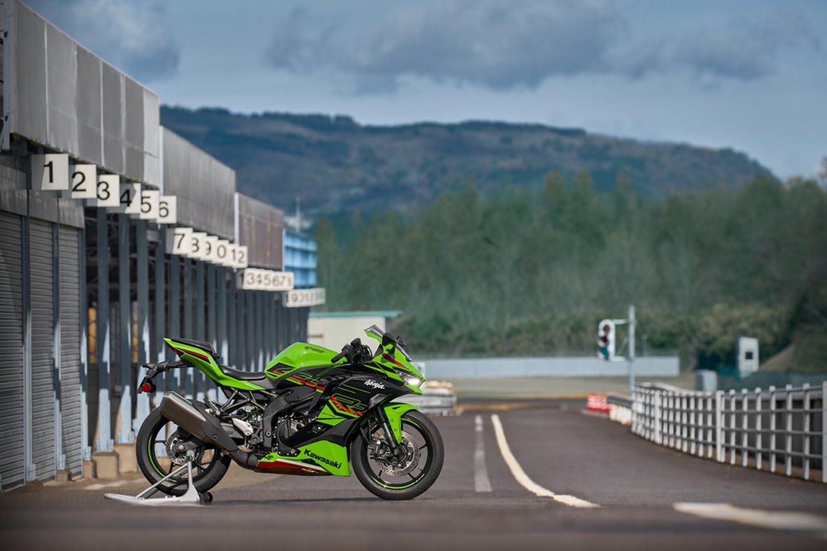 2023 Kawasaki Ninja ZX 4RR Specs