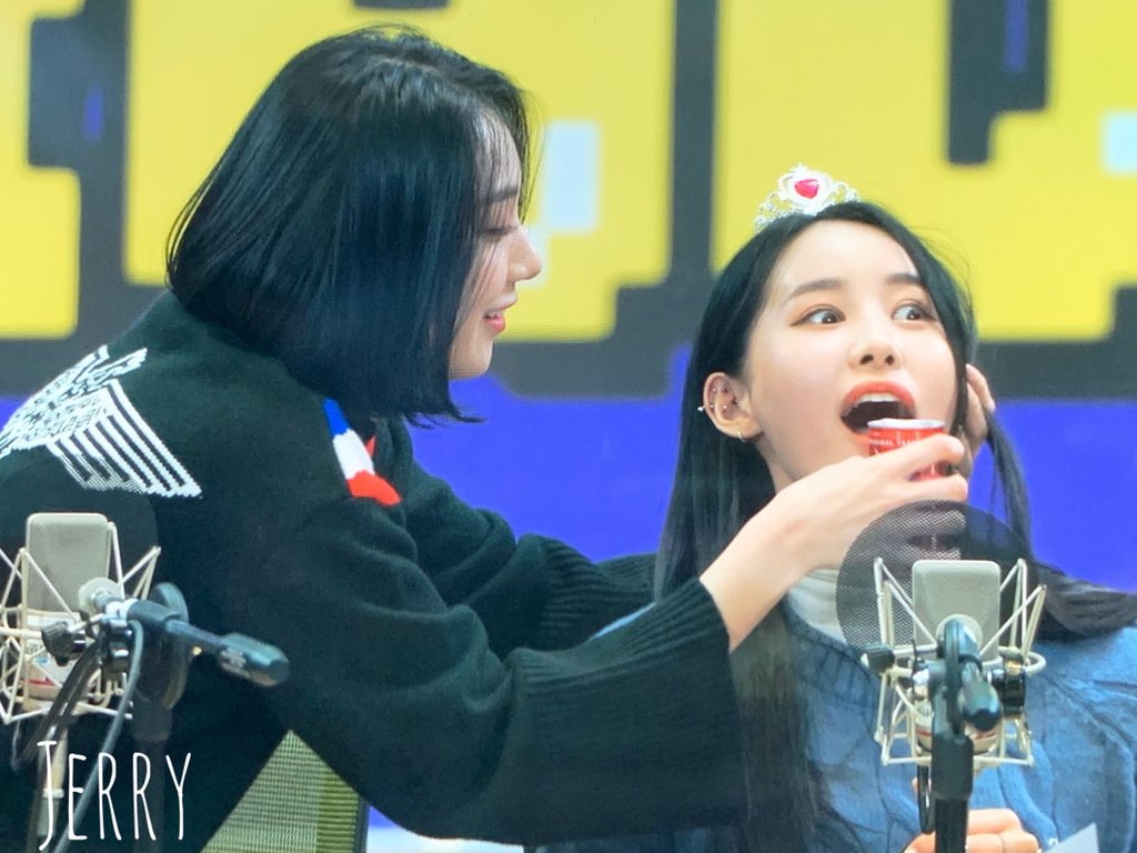 FANPICS 191211 HINAPIA IDOL RADIO