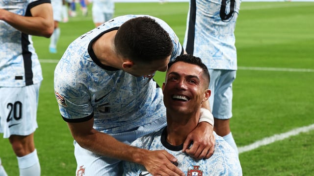 Cristiano Ronaldo Celebrates 900 Career