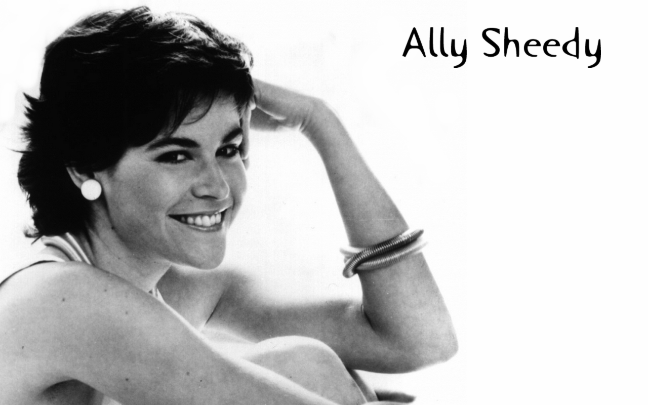 Filmovízia: Ally Sheedy Wallpaper