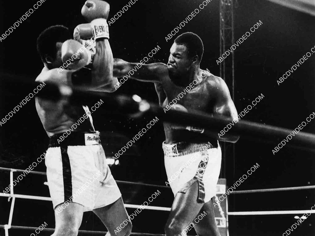 news photo boxing Muhammad Ali vs Larry